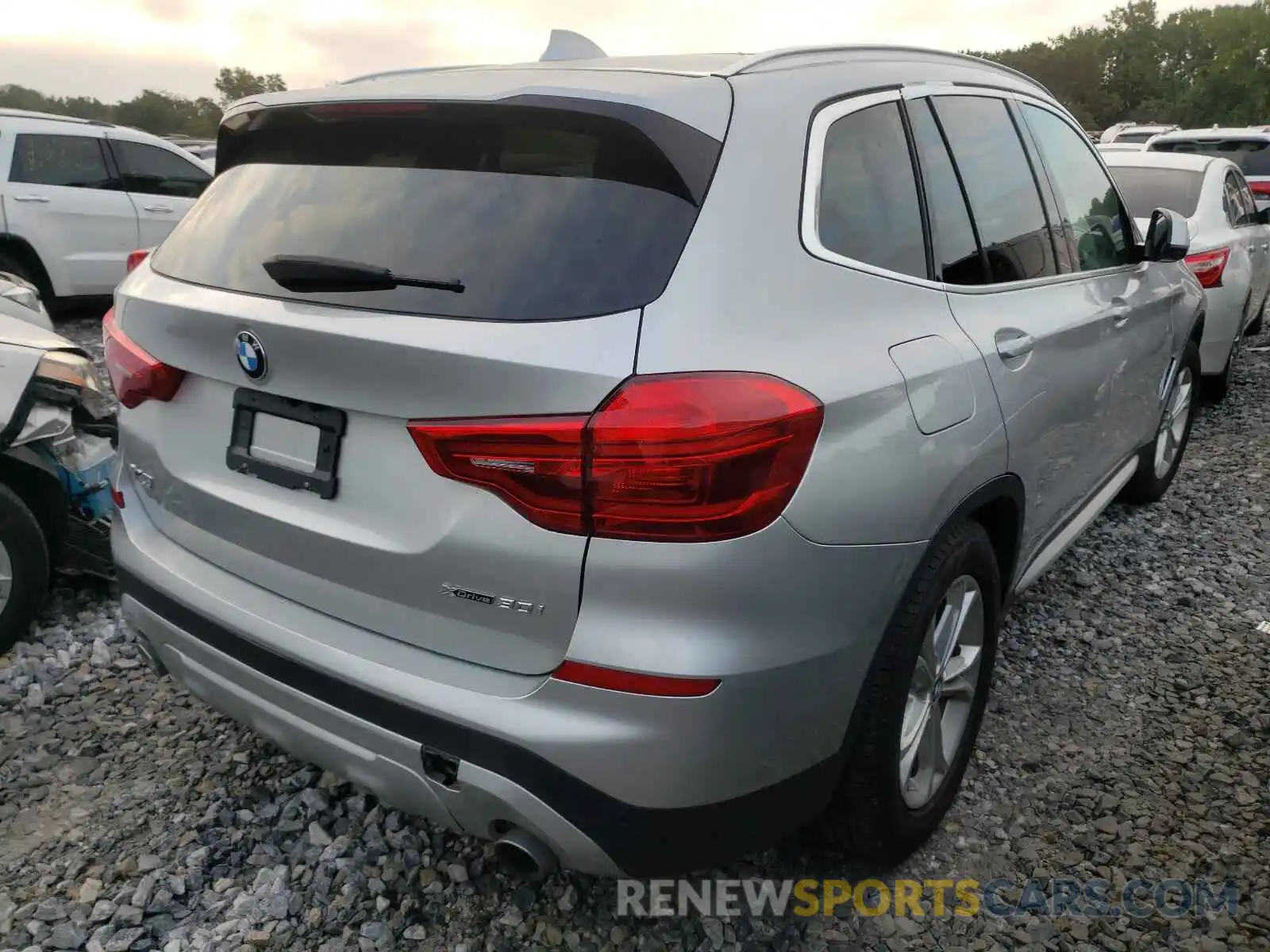 4 Фотография поврежденного автомобиля 5UXTR9C58KLE13818 BMW X3 2019