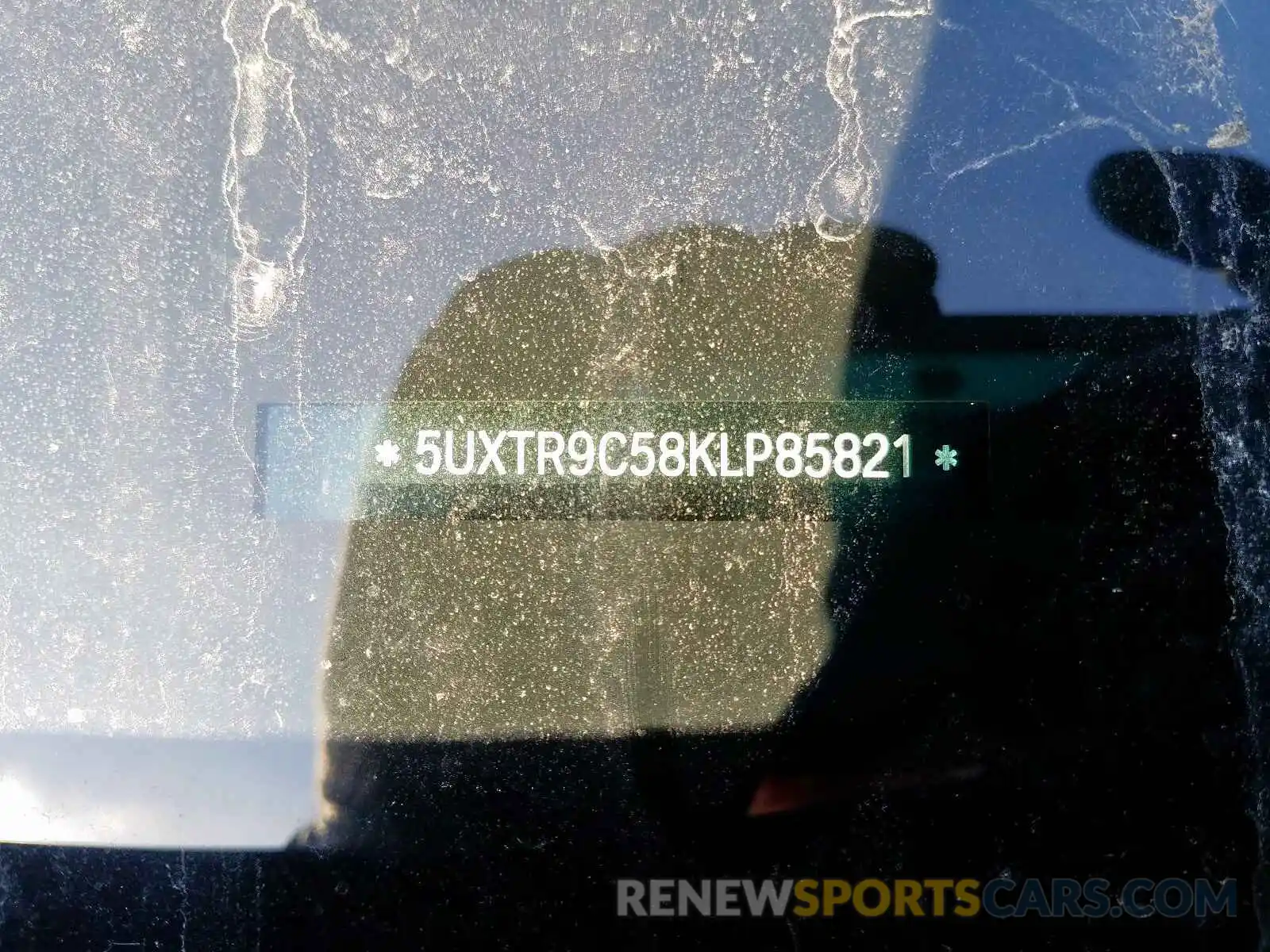 10 Photograph of a damaged car 5UXTR9C58KLP85821 BMW X3 2019