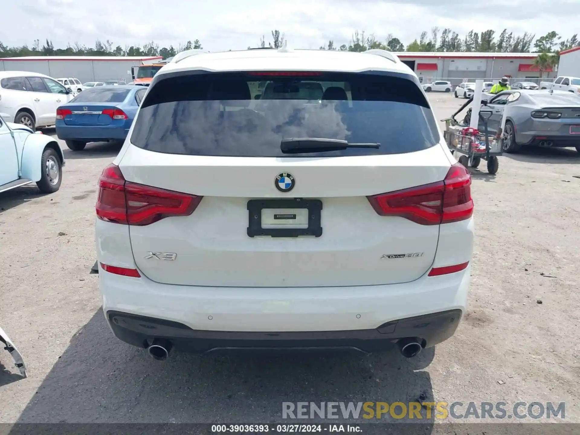 17 Photograph of a damaged car 5UXTR9C58KLP95314 BMW X3 2019