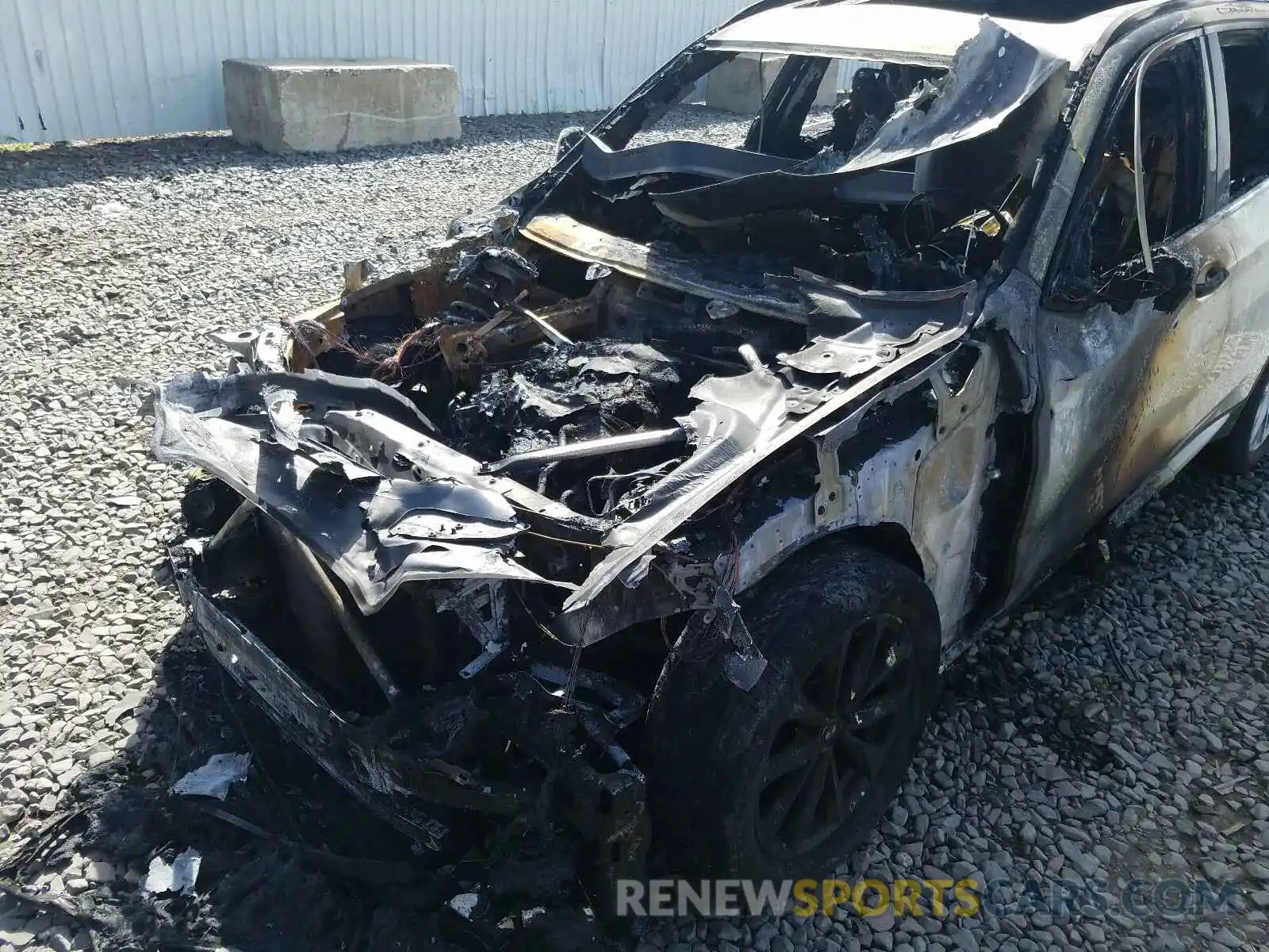 9 Photograph of a damaged car 5UXTR9C59KLE11575 BMW X3 2019