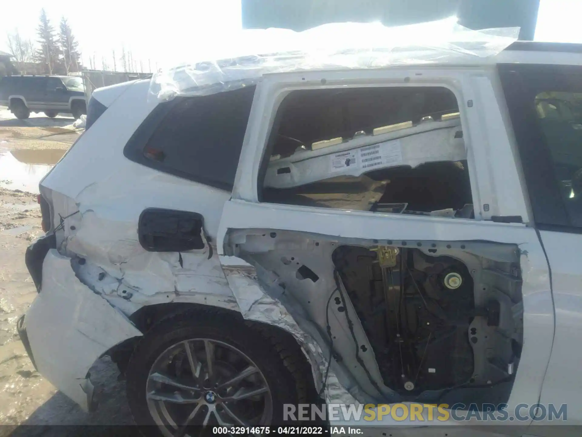 6 Photograph of a damaged car 5UXTR9C5XKLD94608 BMW X3 2019