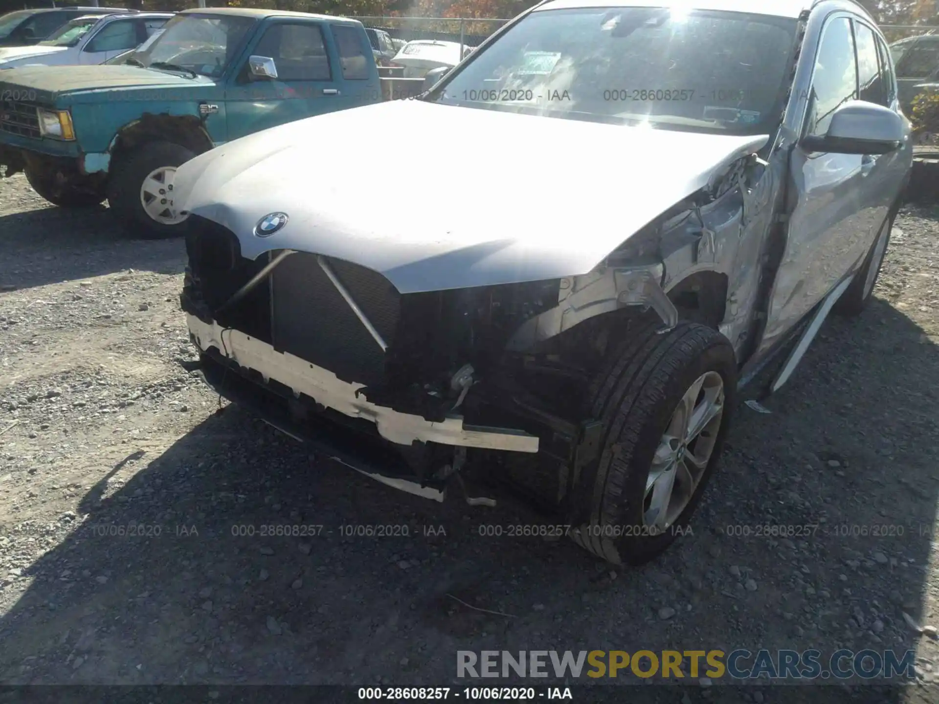 6 Photograph of a damaged car 5UXTR9C5XKLP77025 BMW X3 2019