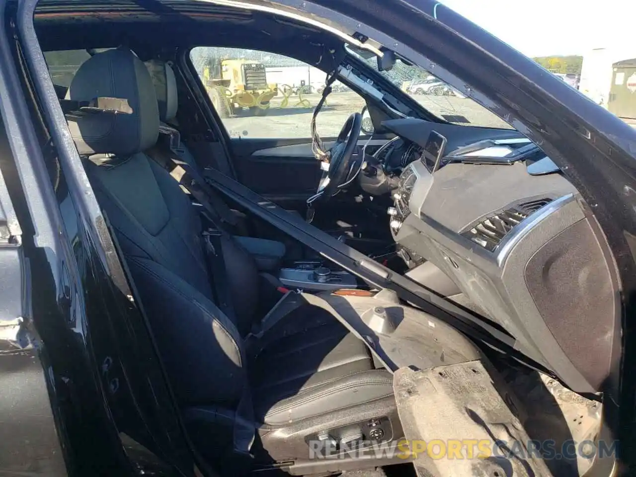 5 Photograph of a damaged car 5UXTR9C5XKLP88039 BMW X3 2019