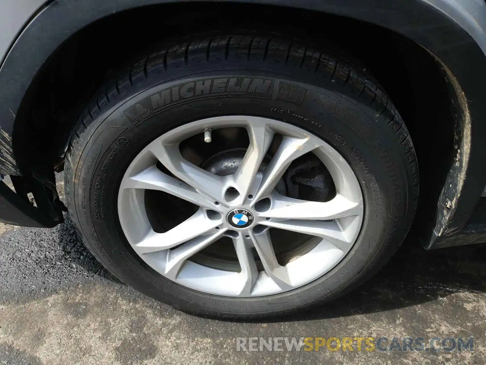 9 Photograph of a damaged car 5UXTR9C5XKLP96870 BMW X3 2019
