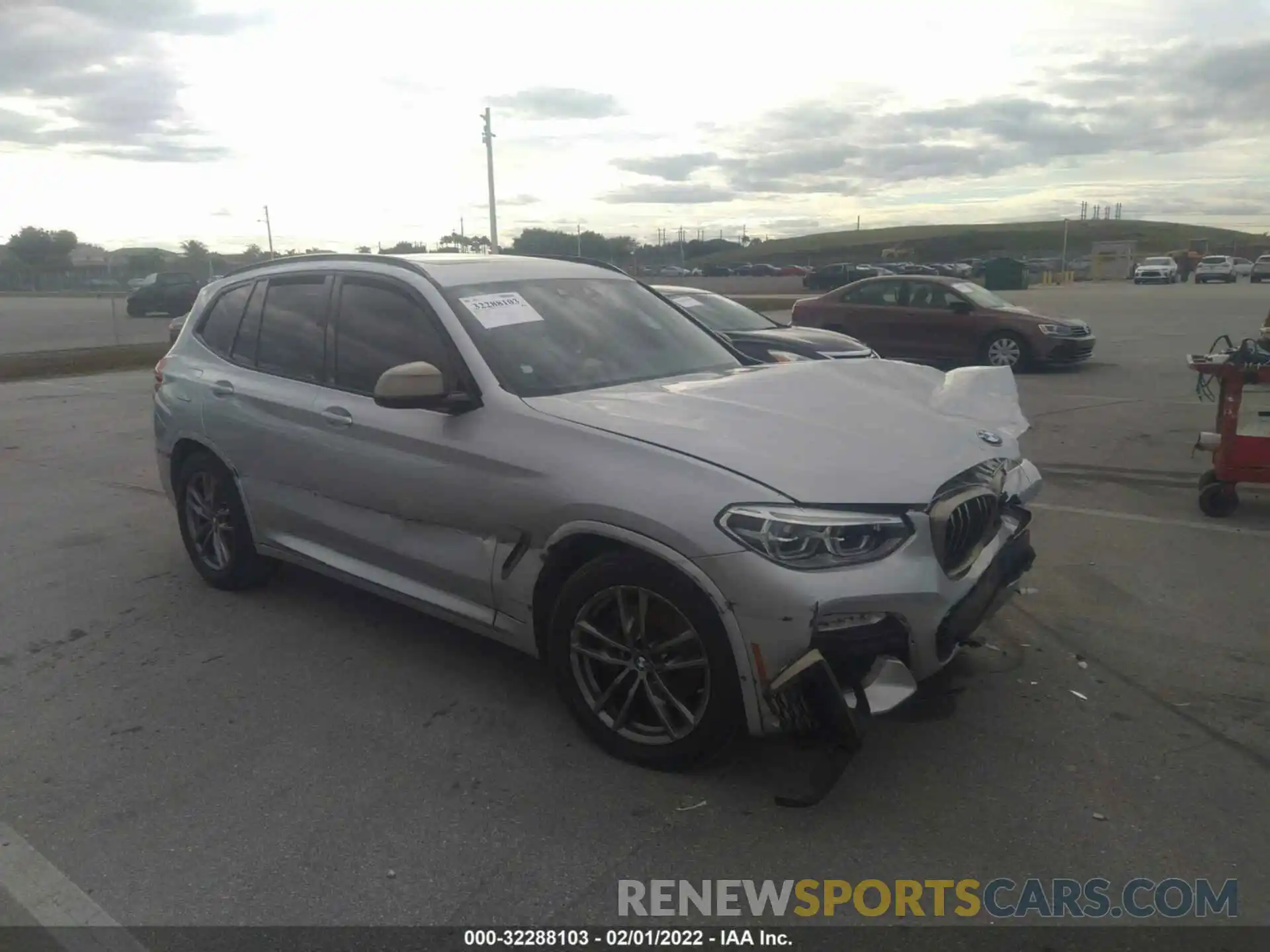 1 Photograph of a damaged car 5UXTS3C56K0Z04646 BMW X3 2019