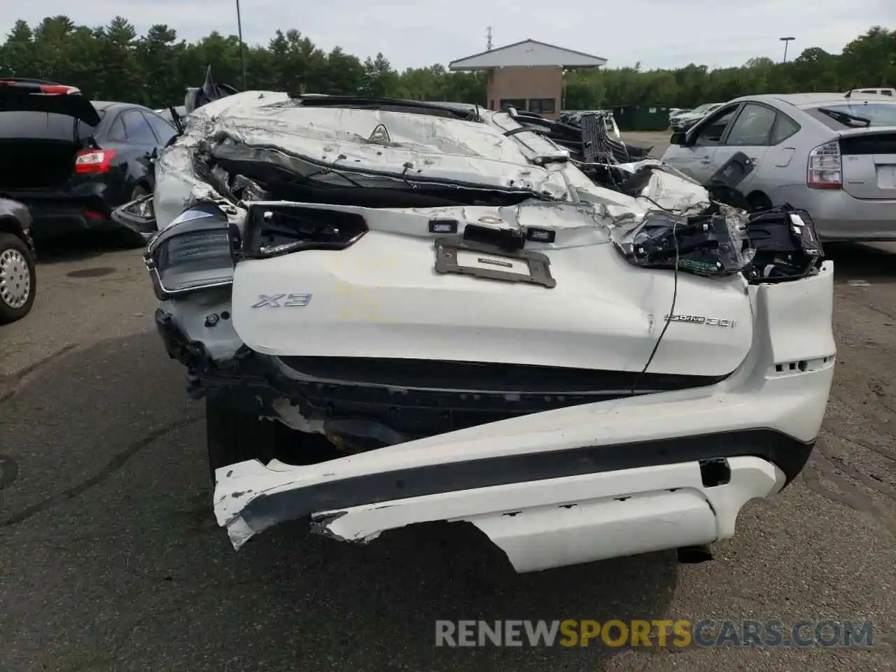 9 Photograph of a damaged car 5UXTY3C00L9C32490 BMW X3 2020