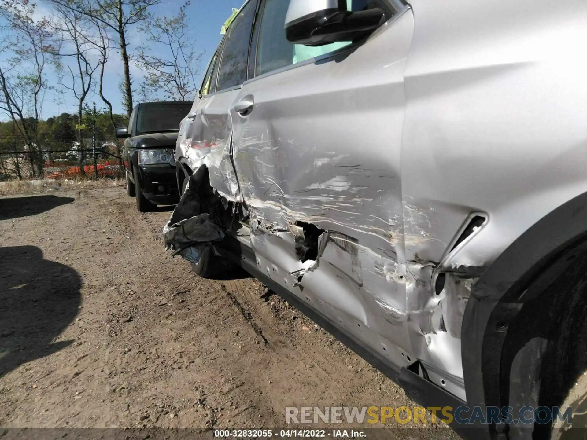 6 Photograph of a damaged car 5UXTY3C05L9C32551 BMW X3 2020