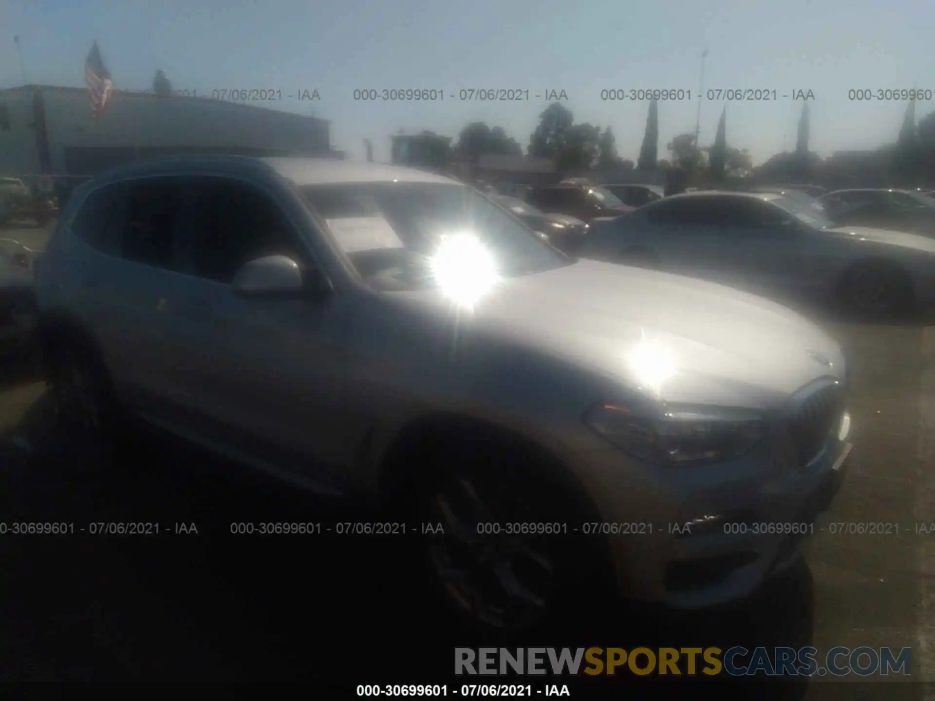 1 Photograph of a damaged car 5UXTY3C05L9D13050 BMW X3 2020