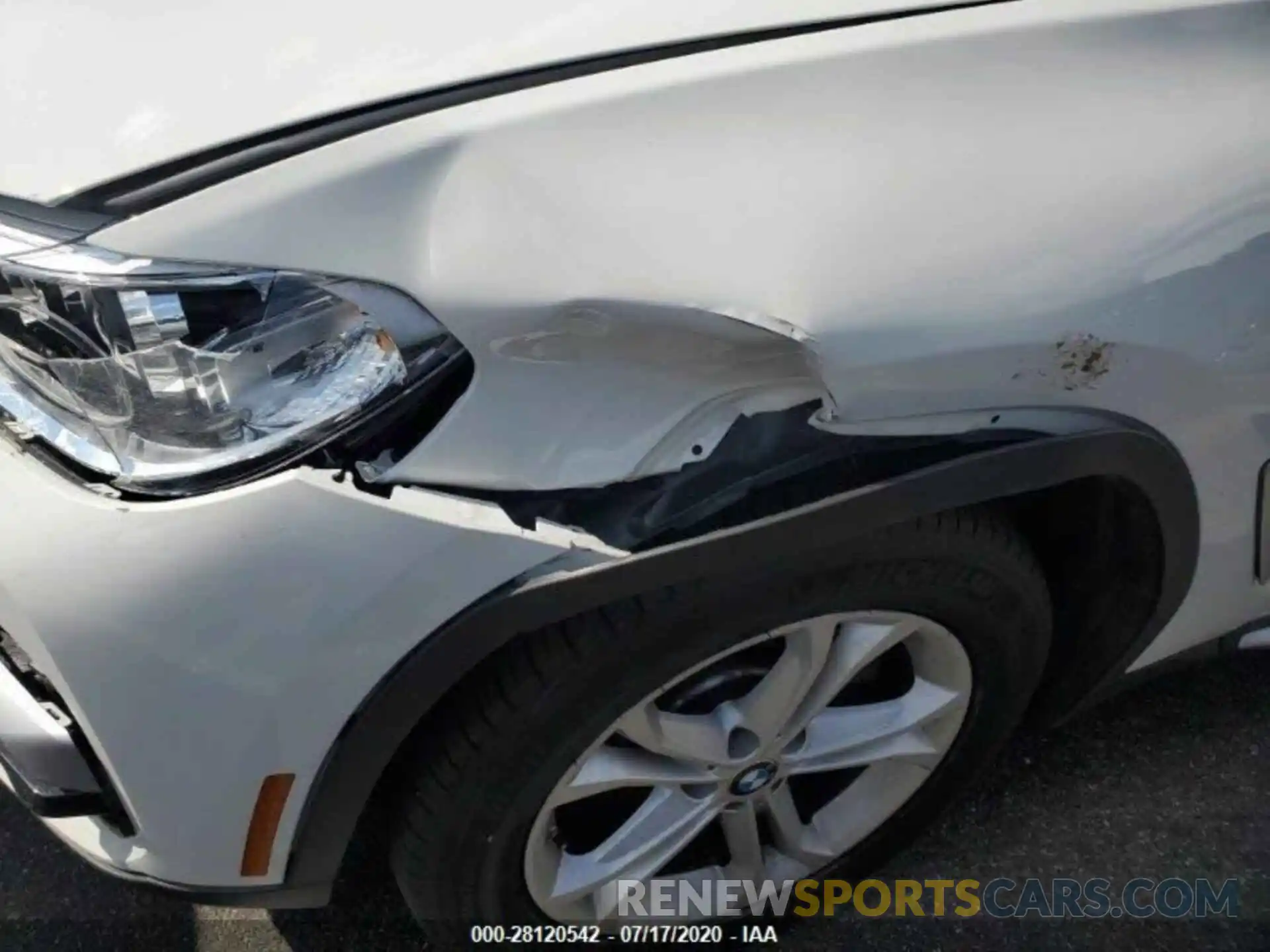 9 Photograph of a damaged car 5UXTY3C05LLE55353 BMW X3 2020