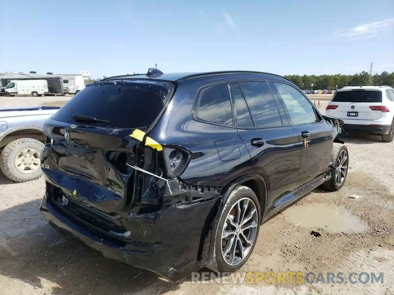 4 Photograph of a damaged car 5UXTY3C08LLU70717 BMW X3 2020