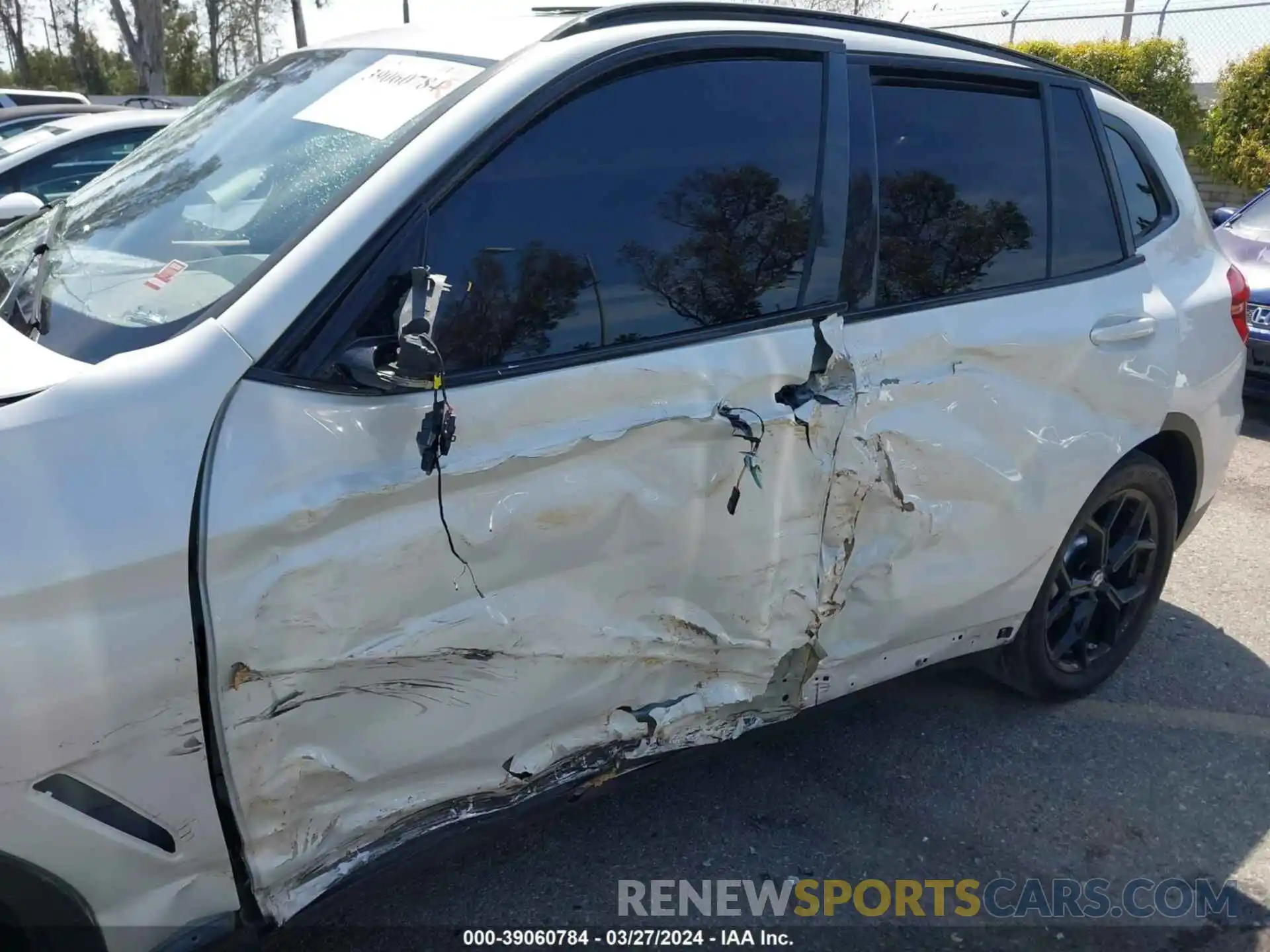 17 Photograph of a damaged car 5UXTY3C09L9B59779 BMW X3 2020