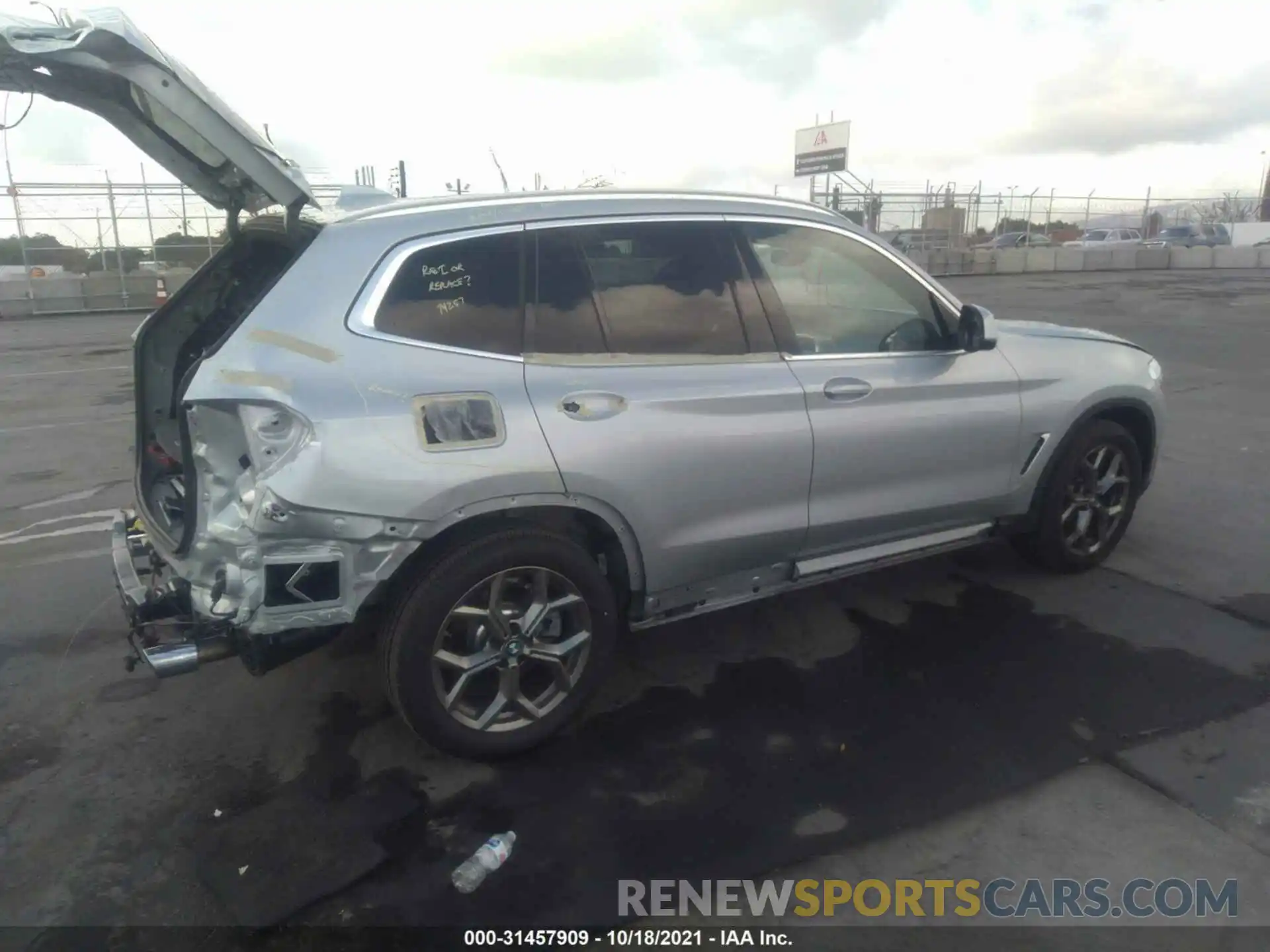 4 Photograph of a damaged car 5UXTY3C0XL9D44360 BMW X3 2020