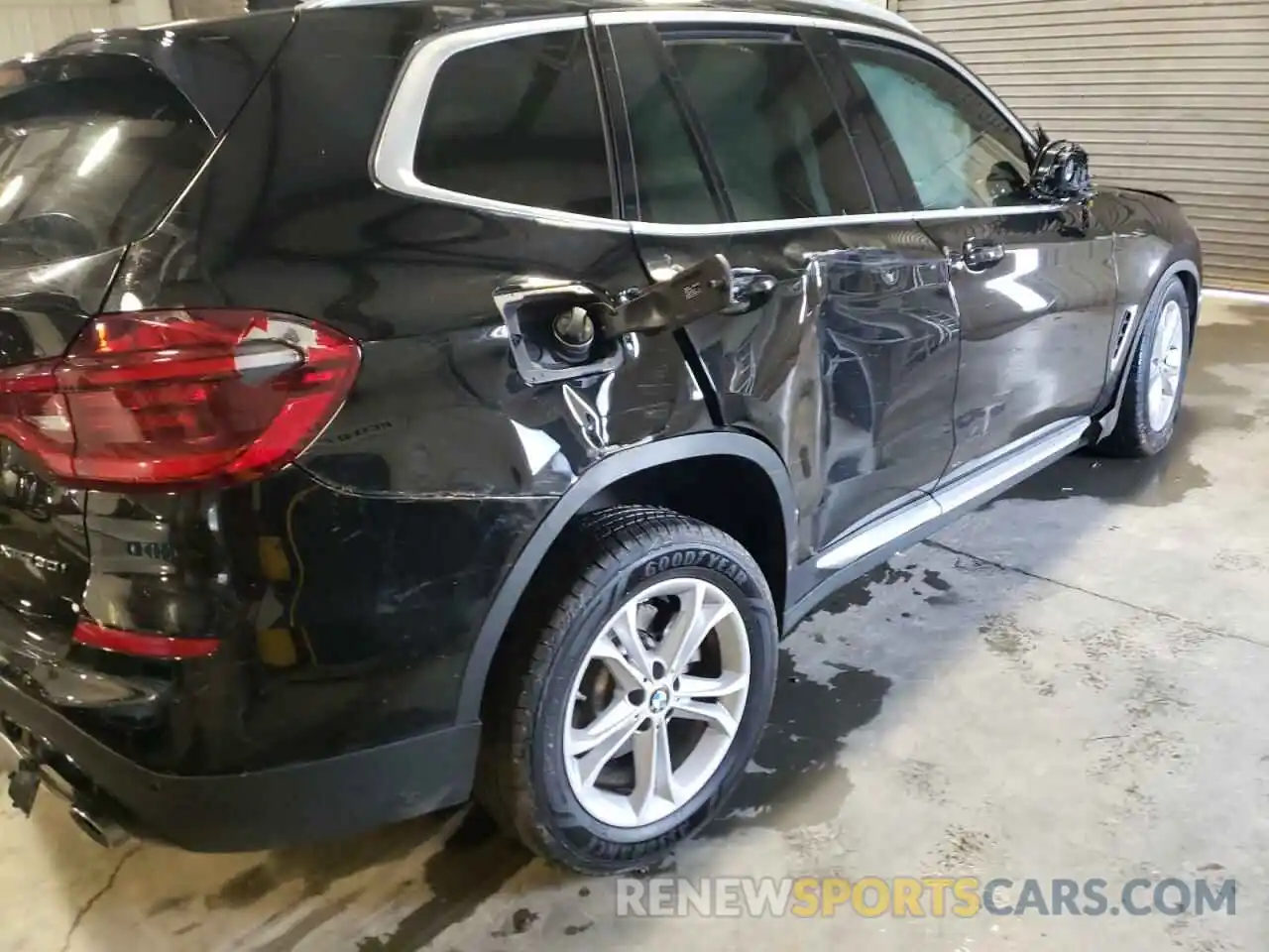 9 Photograph of a damaged car 5UXTY5C00LLE55871 BMW X3 2020