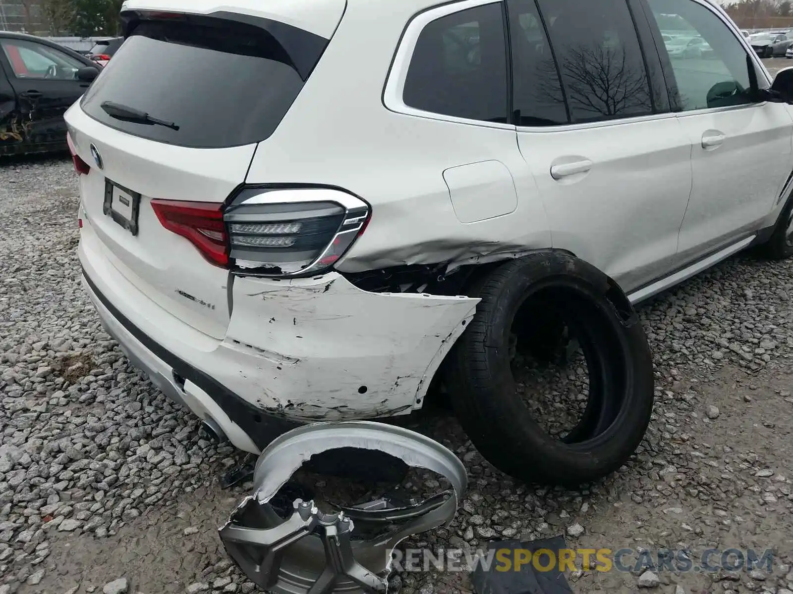 9 Photograph of a damaged car 5UXTY5C01L9B96014 BMW X3 2020