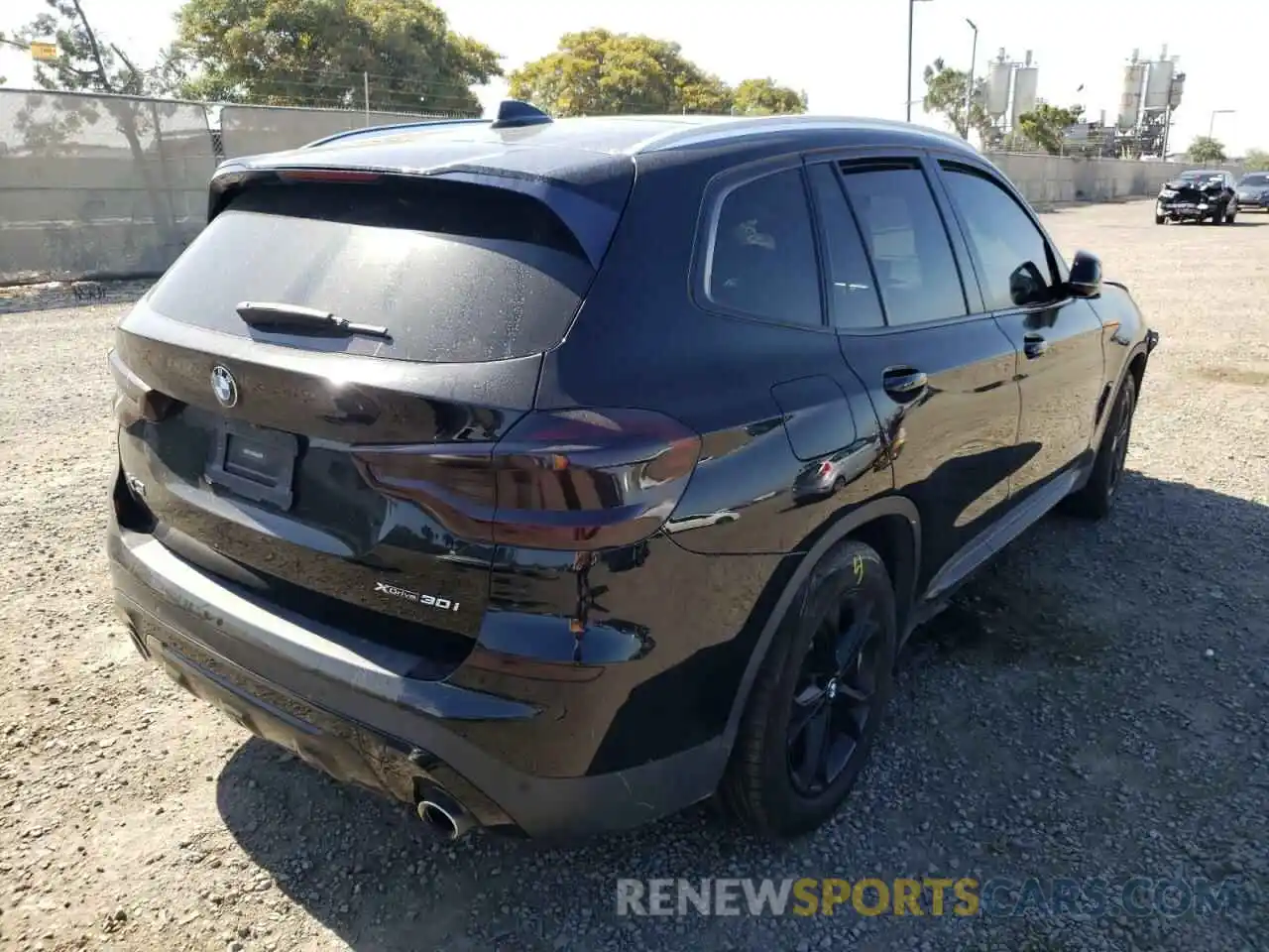 4 Photograph of a damaged car 5UXTY5C01LLT31900 BMW X3 2020