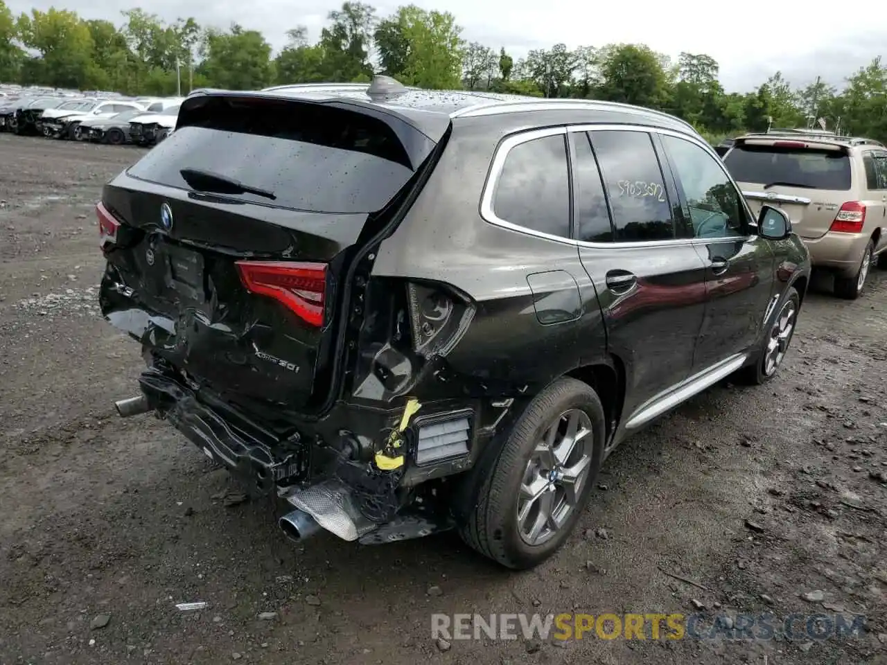 4 Photograph of a damaged car 5UXTY5C03L9B82566 BMW X3 2020