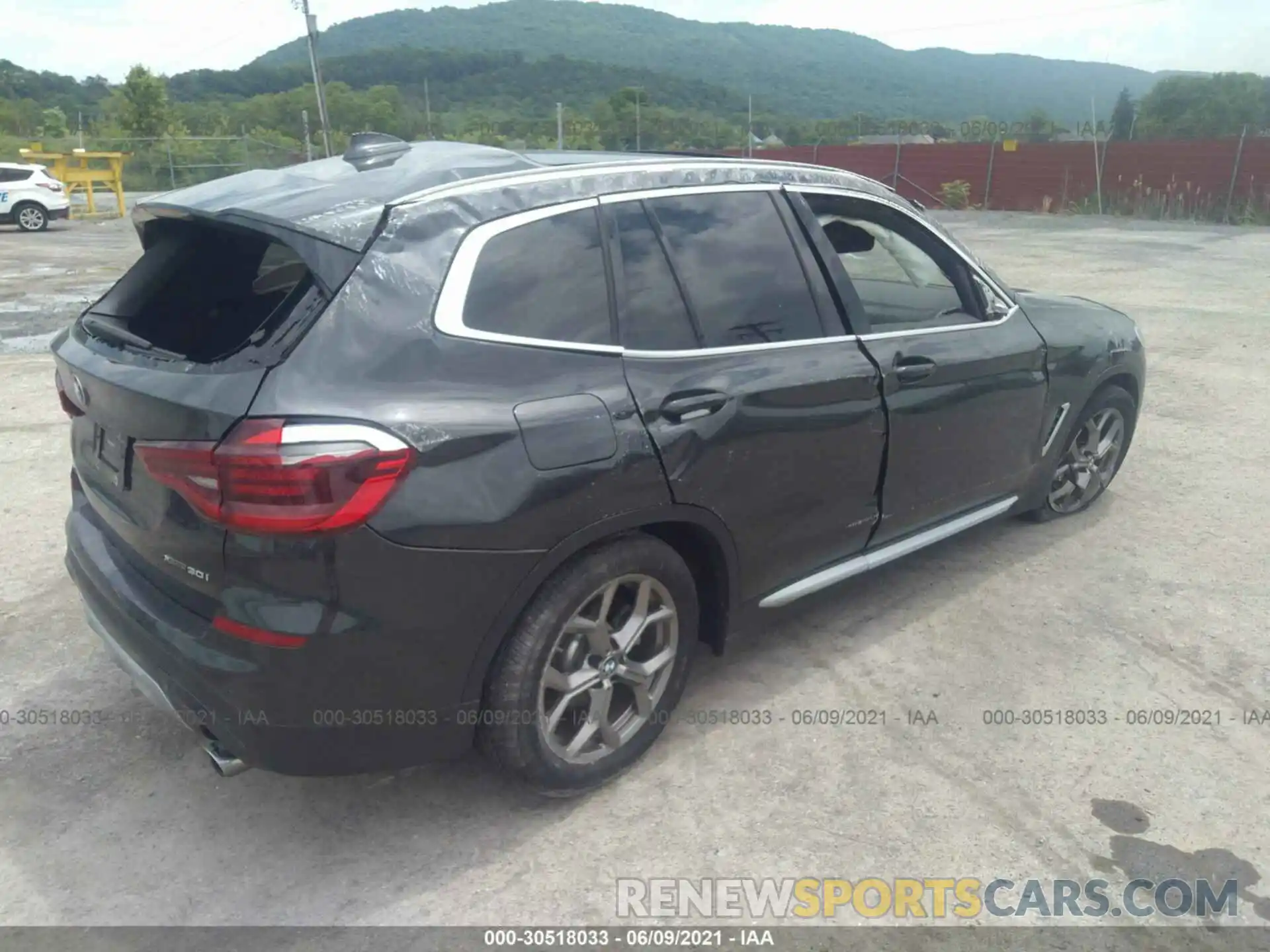 4 Photograph of a damaged car 5UXTY5C06L9D07978 BMW X3 2020