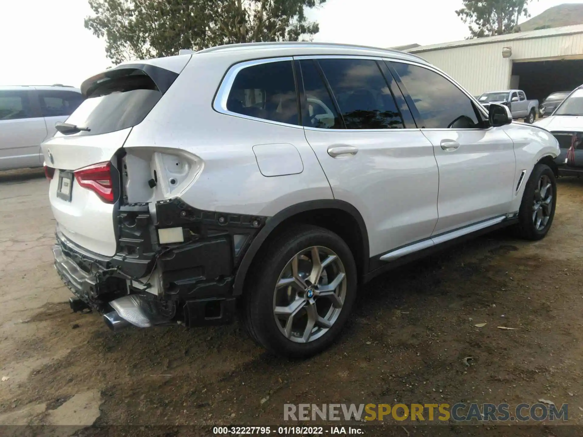 4 Photograph of a damaged car 5UXTY5C08LLT33417 BMW X3 2020