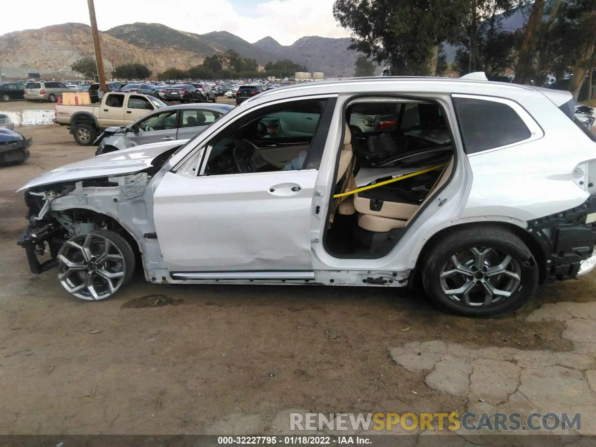 6 Photograph of a damaged car 5UXTY5C08LLT33417 BMW X3 2020