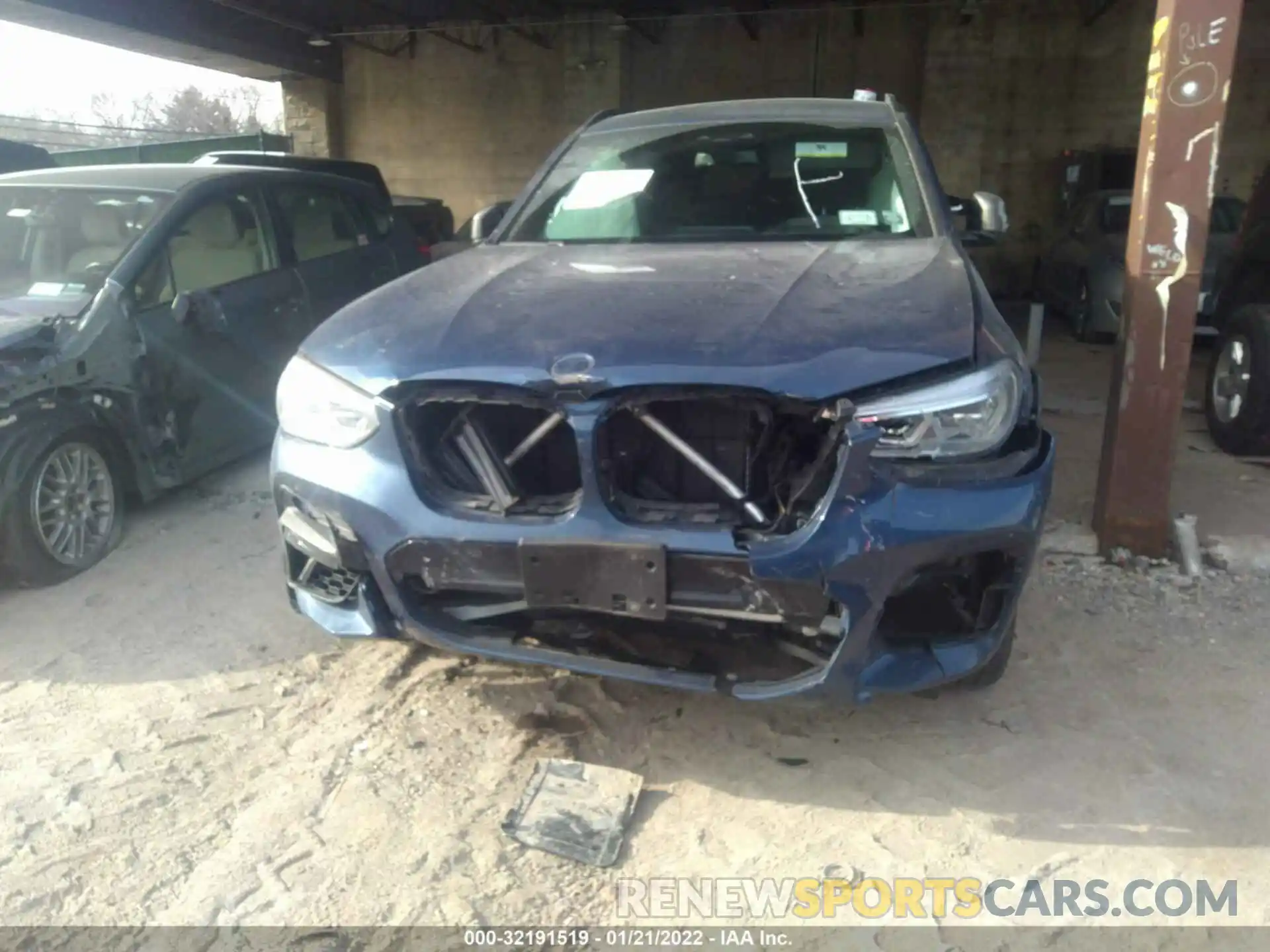 6 Photograph of a damaged car 5UXTY9C01LLE60083 BMW X3 2020