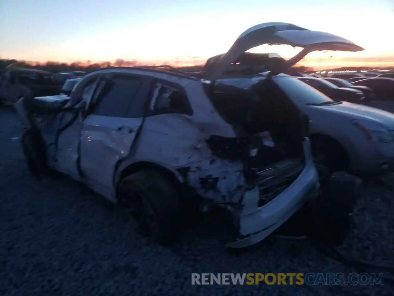 9 Photograph of a damaged car 5YMTS0C00LLT11070 BMW X3 2020