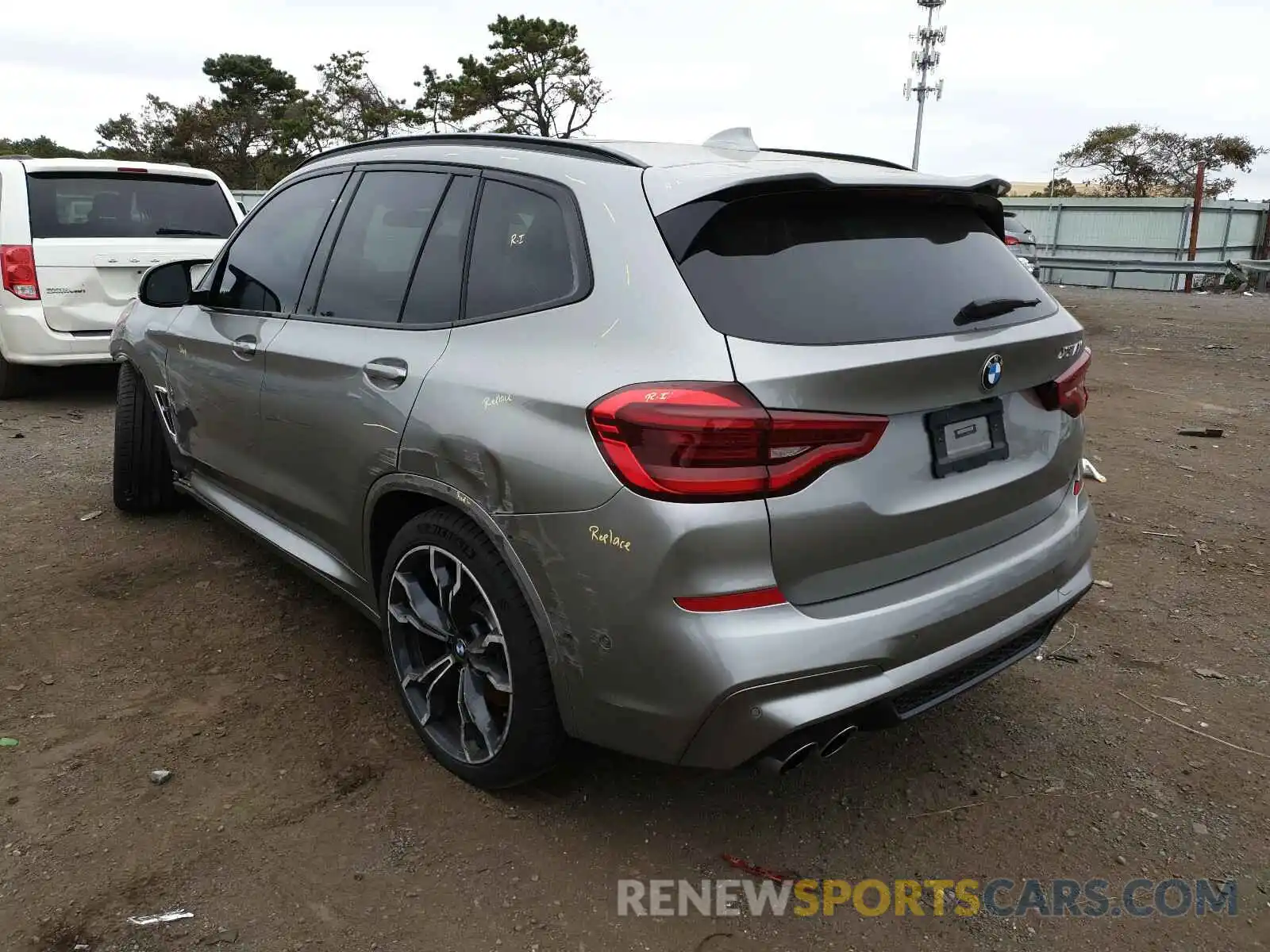 3 Photograph of a damaged car 5YMTS0C06L9B64012 BMW X3 2020