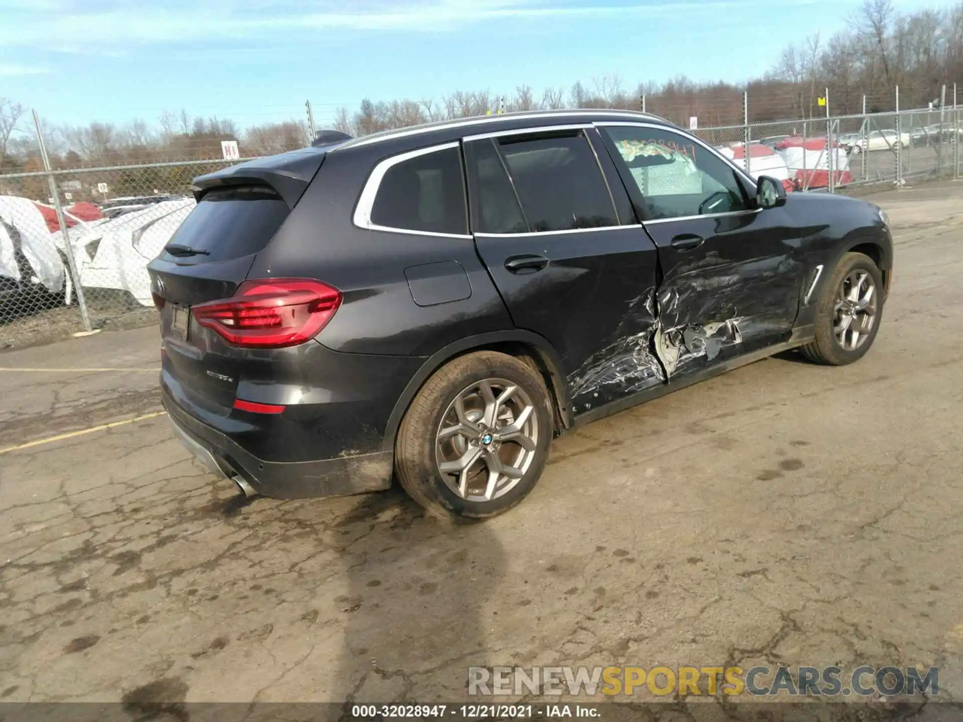 4 Photograph of a damaged car 5UXTS1C03M9G71948 BMW X3 2021