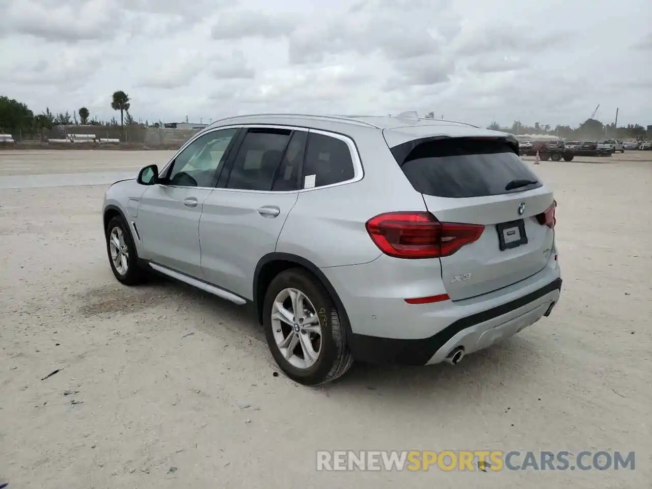 3 Photograph of a damaged car 5UXTS1C04M9H28643 BMW X3 2021