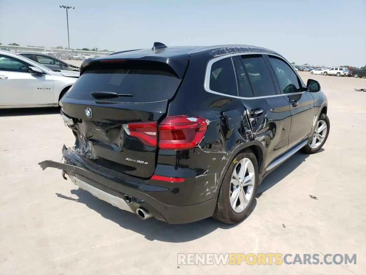 4 Photograph of a damaged car 5UXTS1C08M9H30119 BMW X3 2021