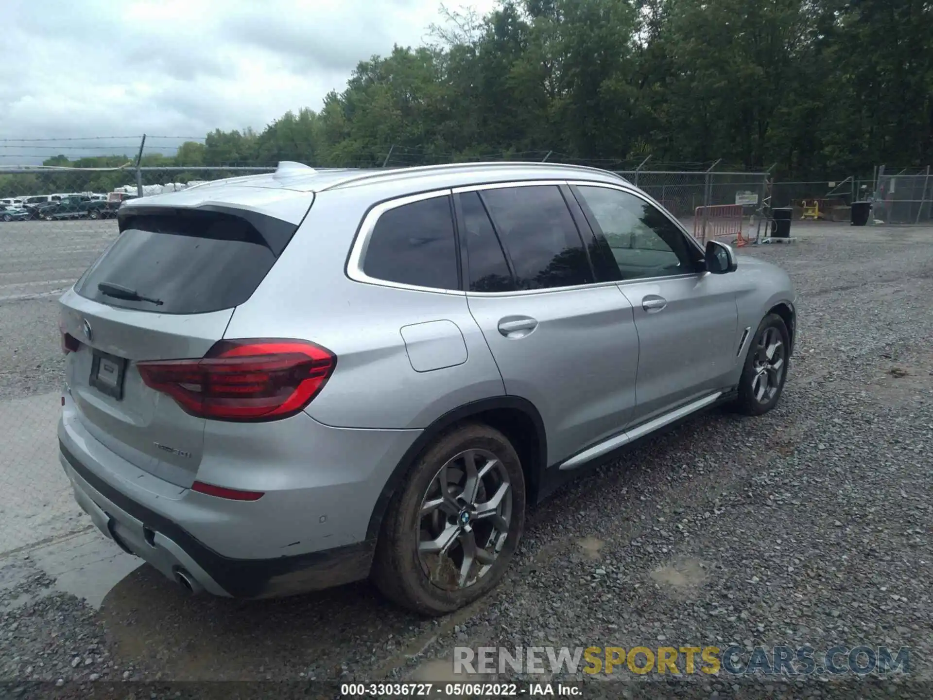 4 Photograph of a damaged car 5UXTY3C00M9E20329 BMW X3 2021