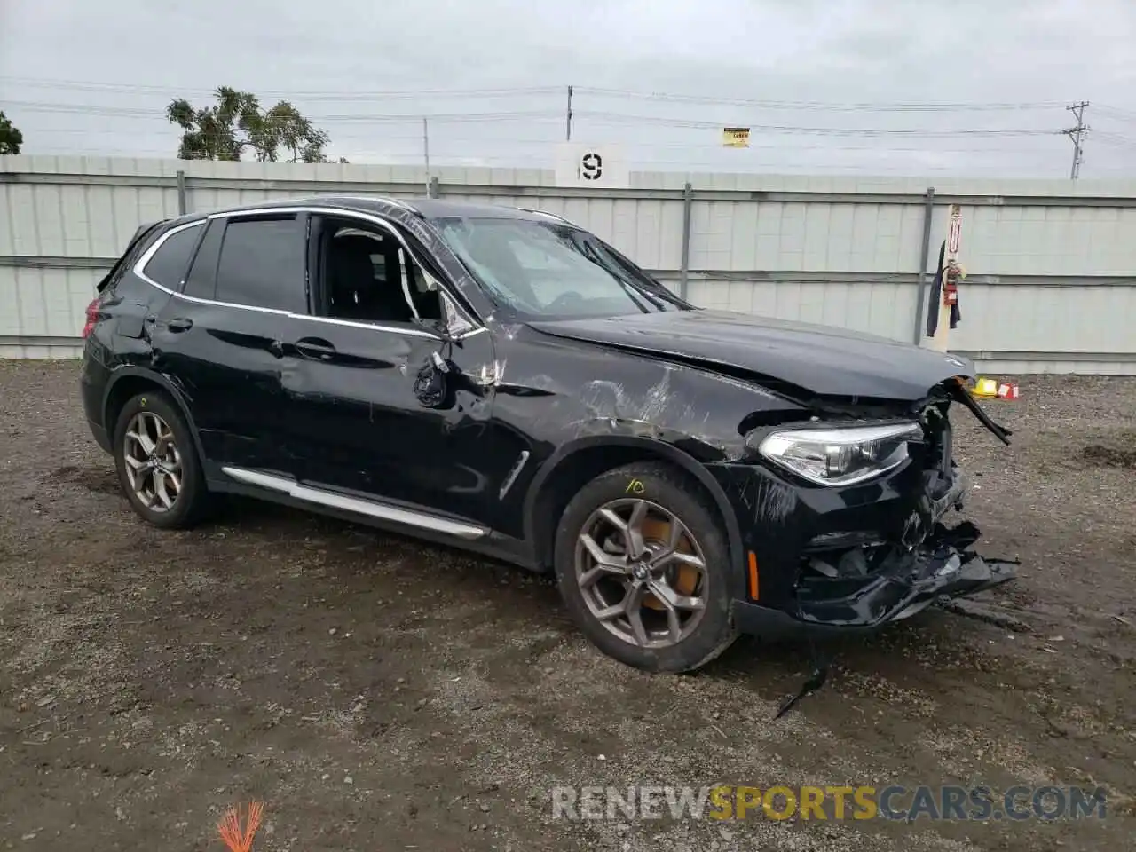 4 Photograph of a damaged car 5UXTY3C00M9E61060 BMW X3 2021