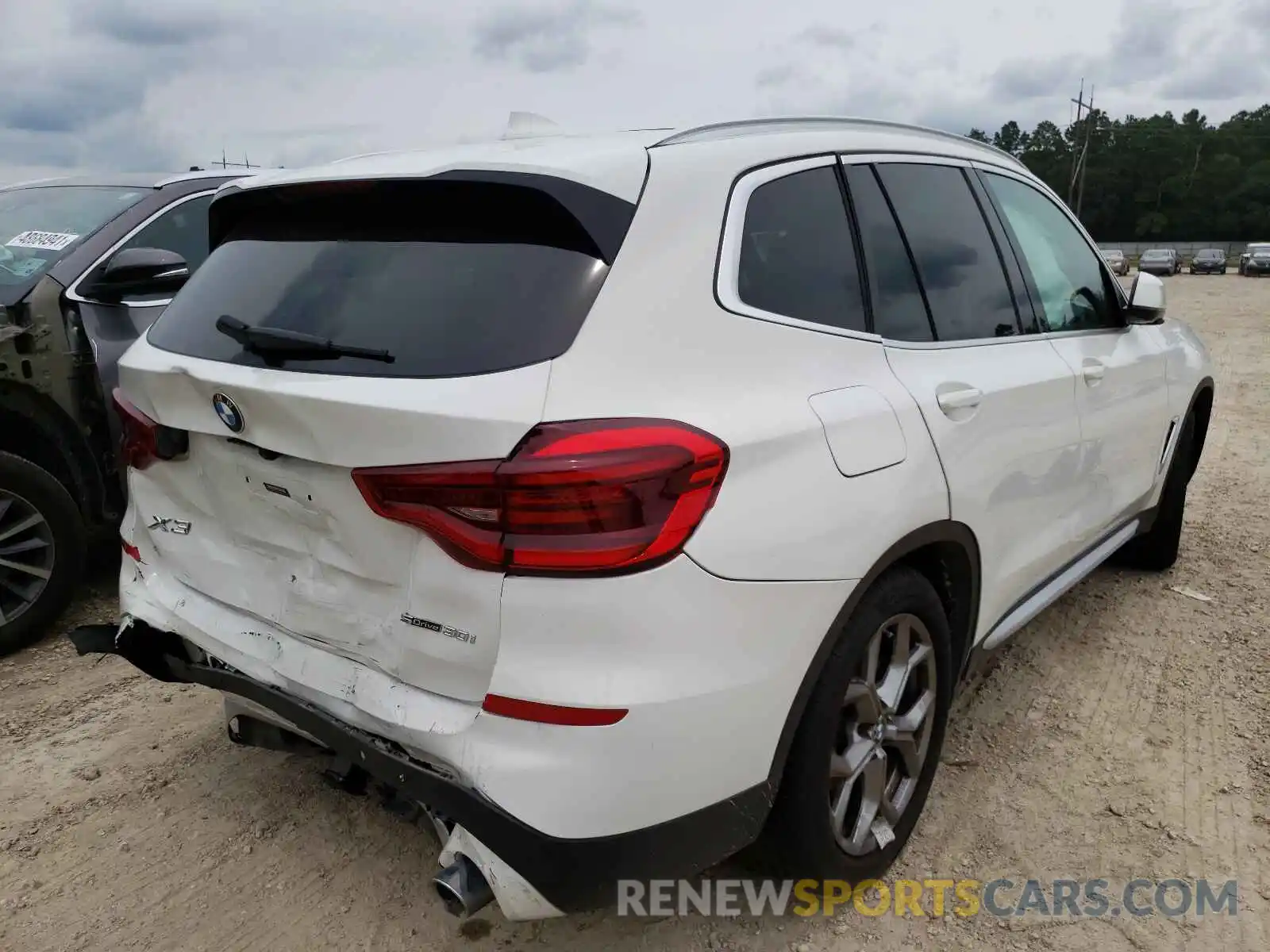 4 Photograph of a damaged car 5UXTY3C00M9E72608 BMW X3 2021