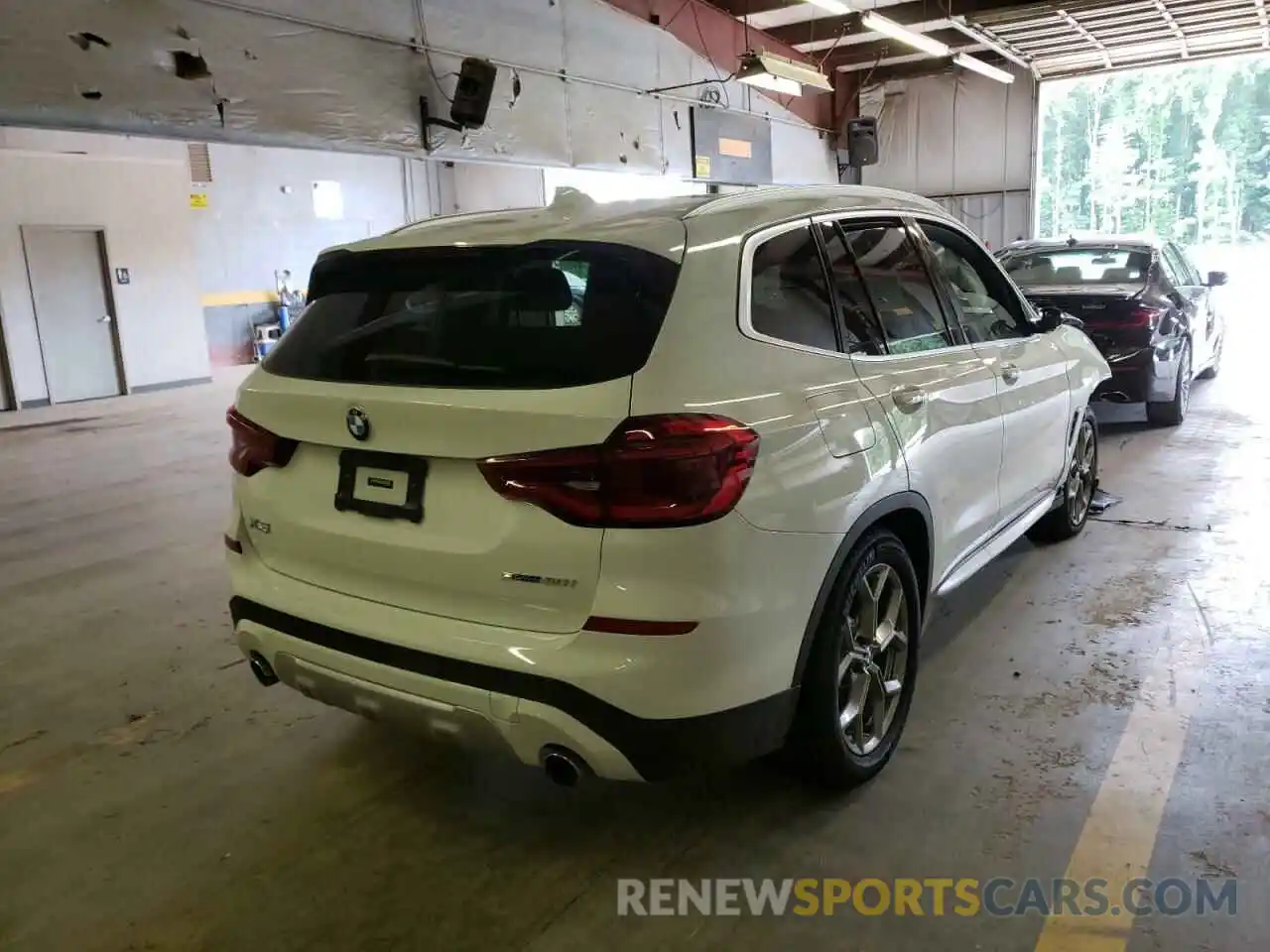 4 Photograph of a damaged car 5UXTY3C00M9F20303 BMW X3 2021