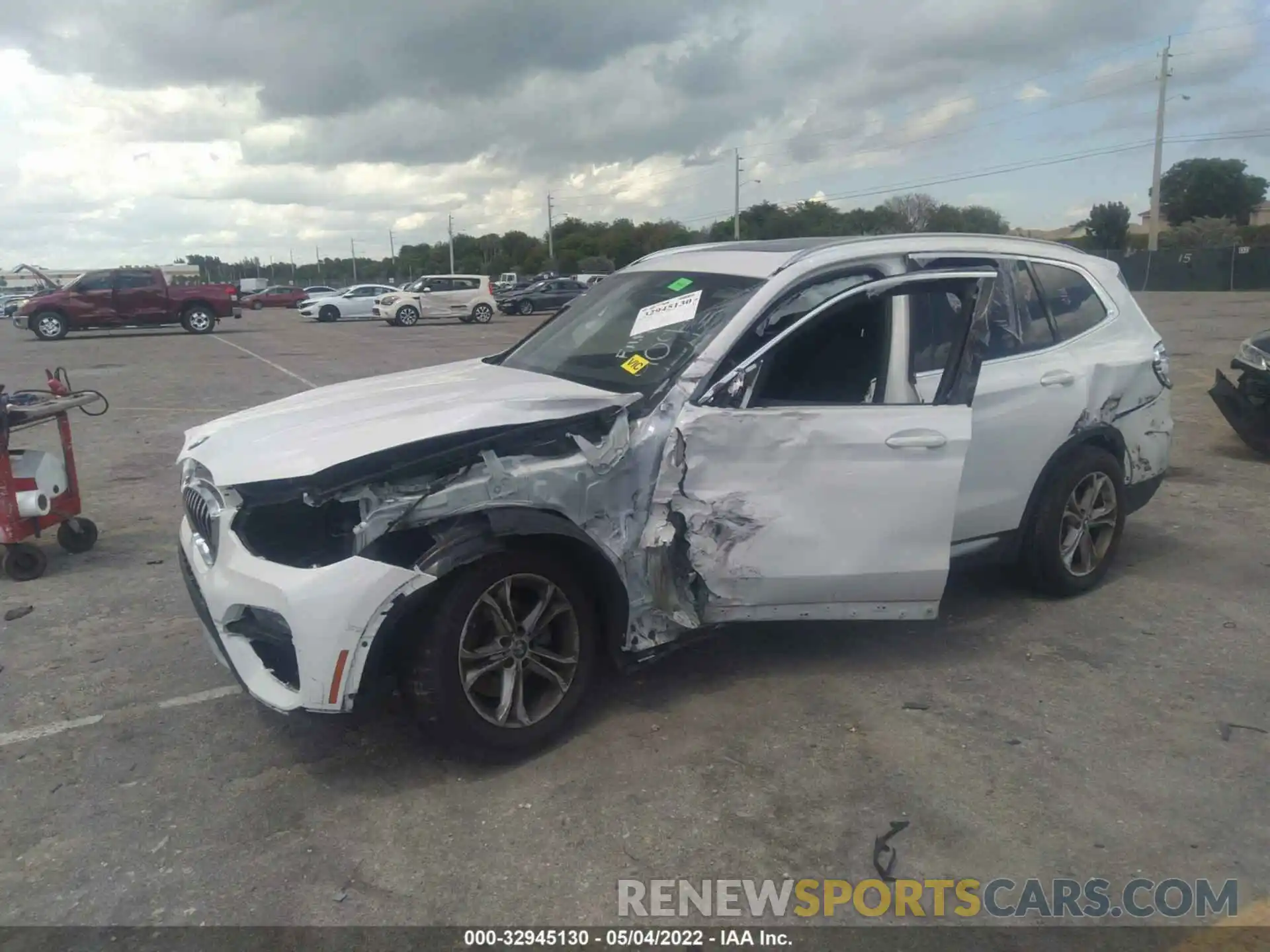 2 Photograph of a damaged car 5UXTY3C00M9F99097 BMW X3 2021