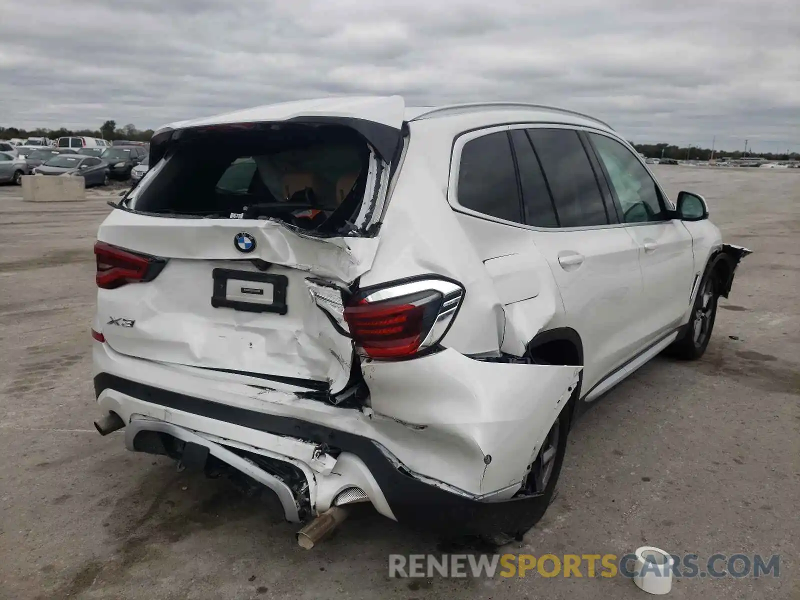 4 Photograph of a damaged car 5UXTY5C00M9E70904 BMW X3 2021