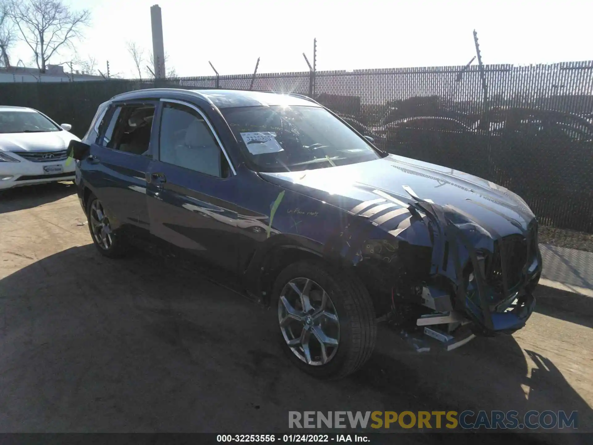 1 Photograph of a damaged car 5UXTY5C00M9F82392 BMW X3 2021