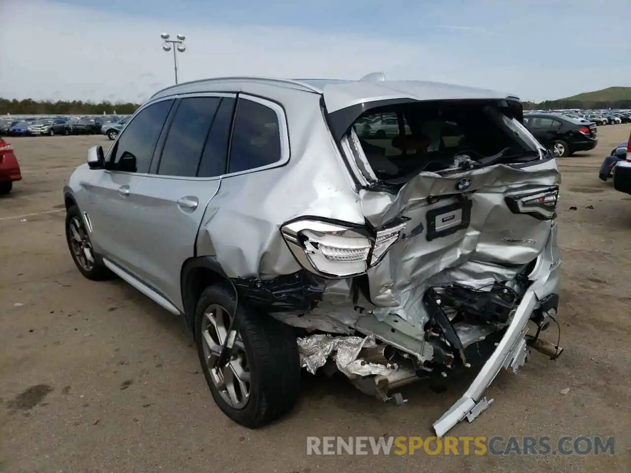 3 Photograph of a damaged car 5UXTY5C00M9G18128 BMW X3 2021