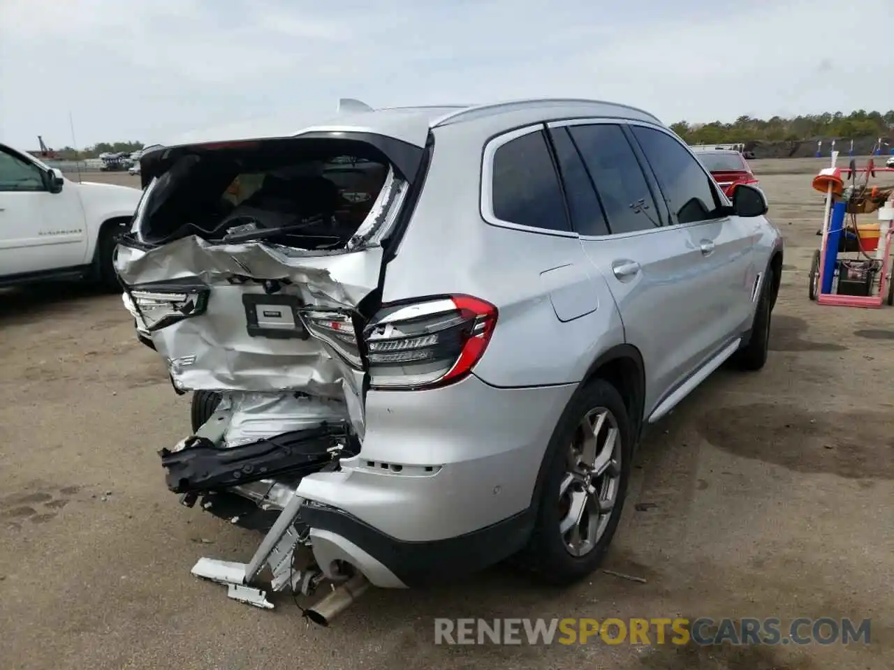 4 Photograph of a damaged car 5UXTY5C00M9G18128 BMW X3 2021