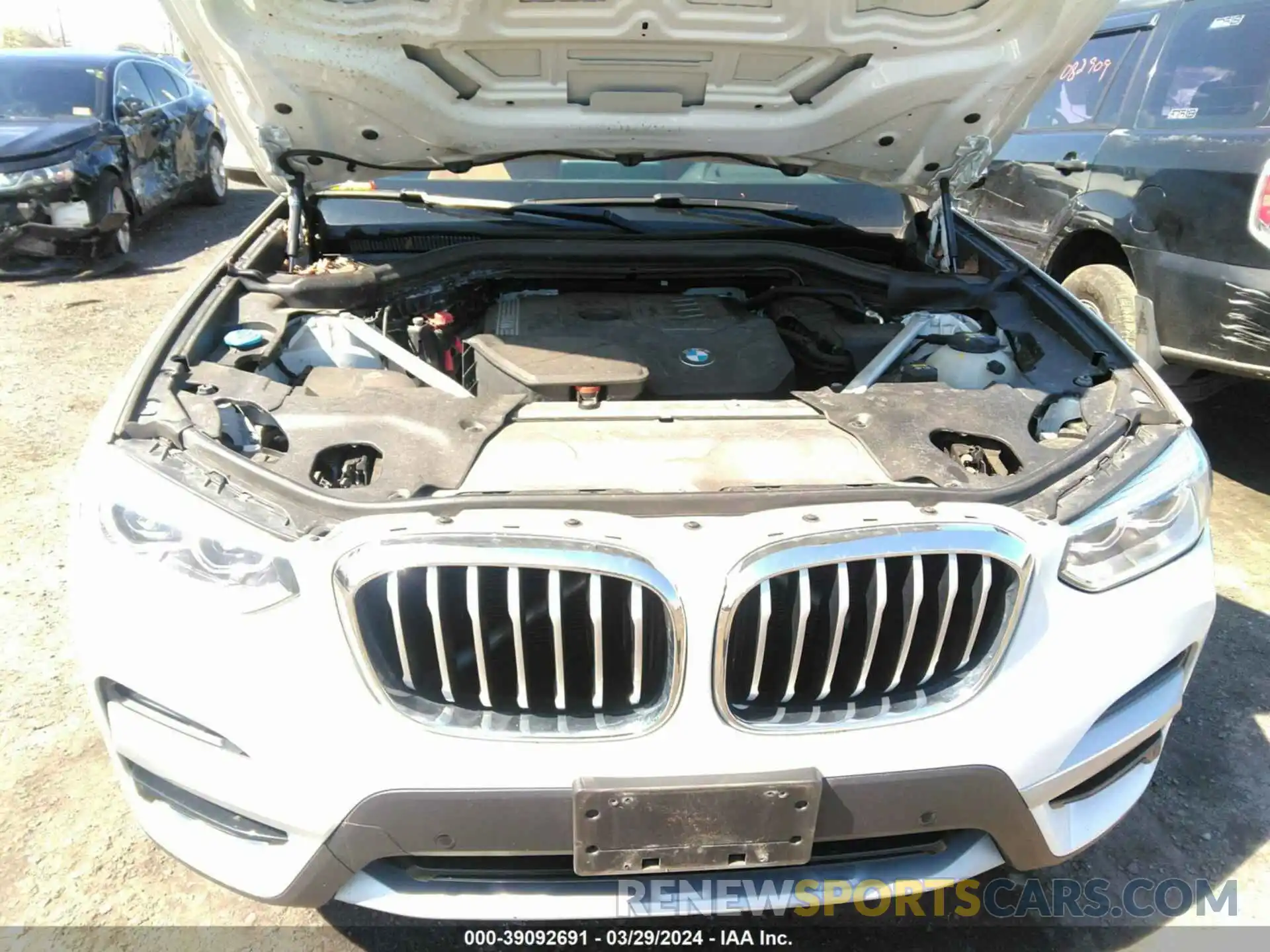 10 Photograph of a damaged car 5UXTY5C01M9D81892 BMW X3 2021