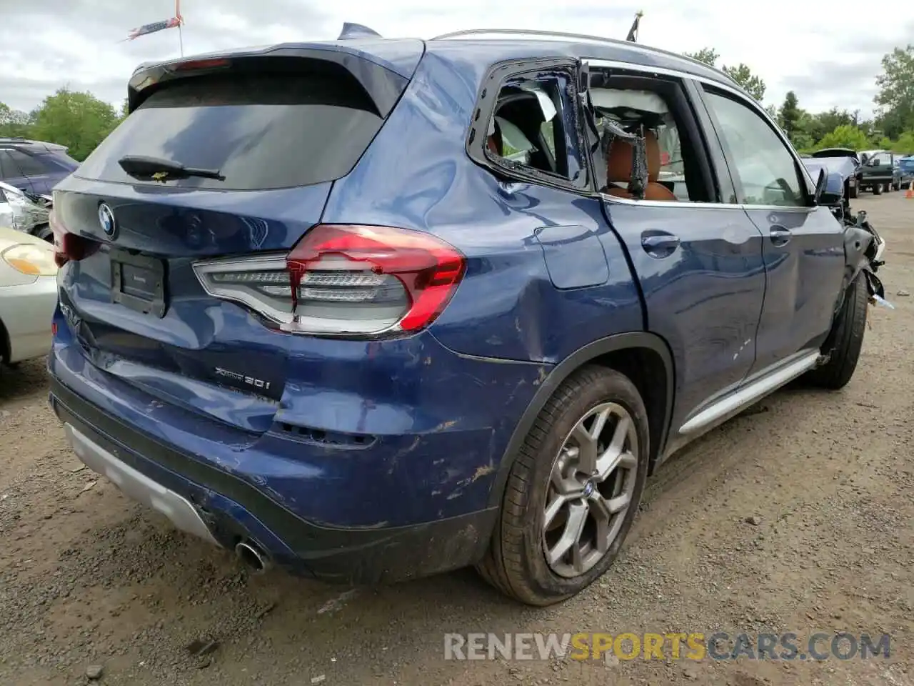 4 Photograph of a damaged car 5UXTY5C02M9E34177 BMW X3 2021