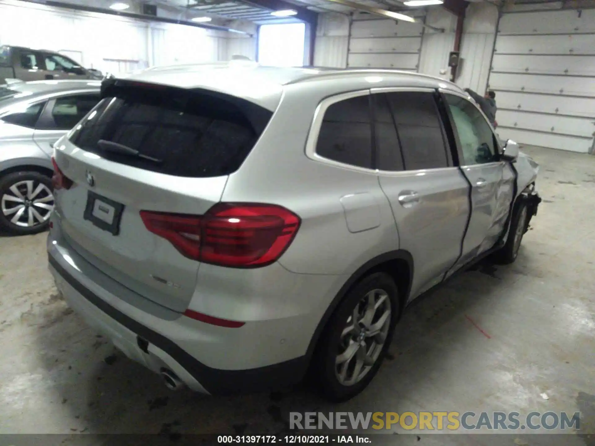 4 Photograph of a damaged car 5UXTY5C02M9F68297 BMW X3 2021