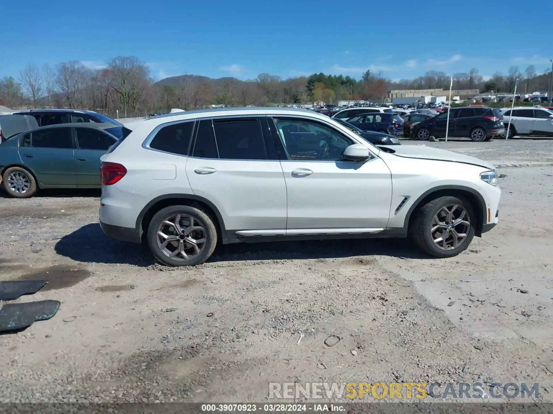 12 Photograph of a damaged car 5UXTY5C03M9F43070 BMW X3 2021