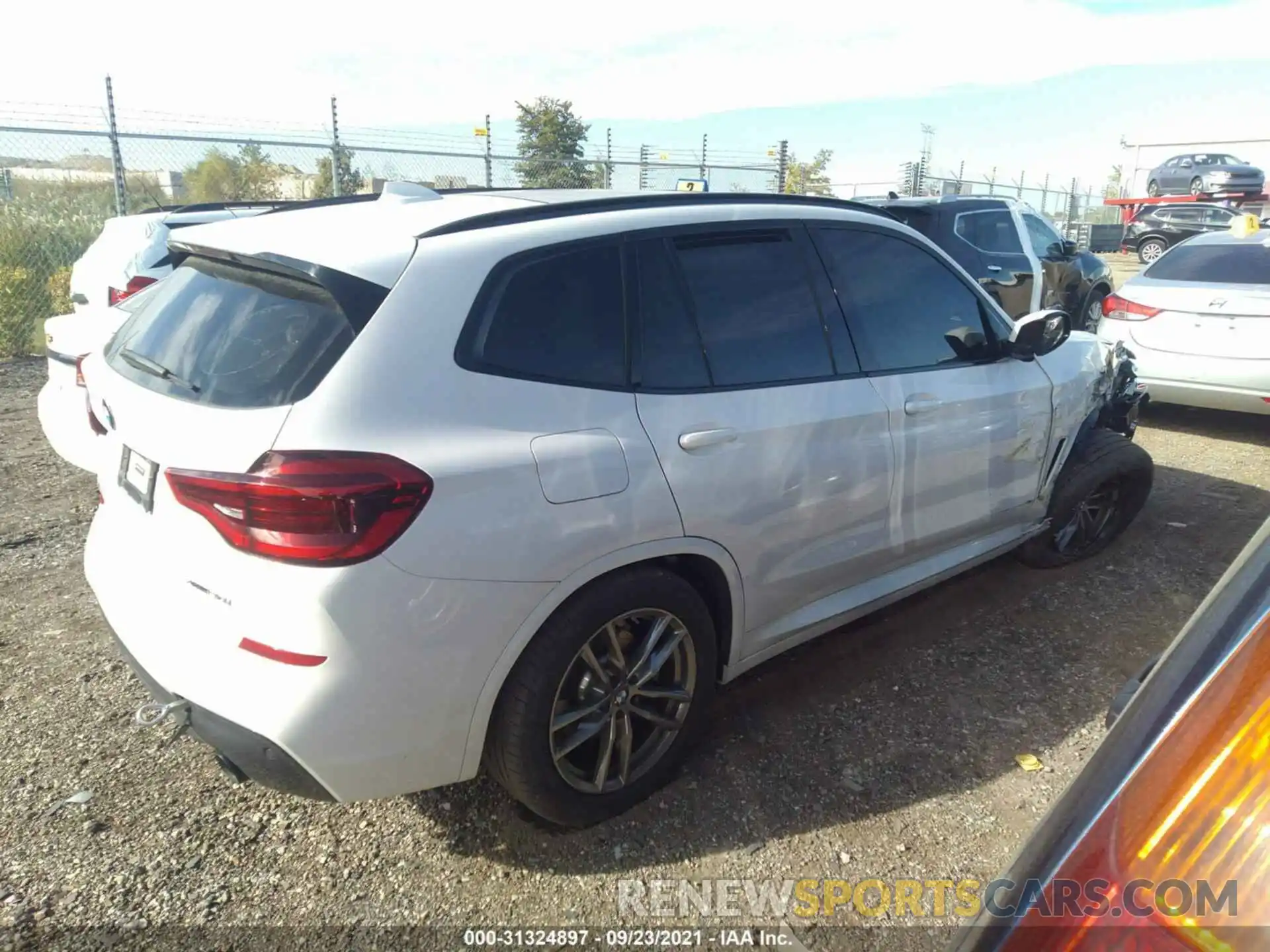 4 Photograph of a damaged car 5UXTY5C04M9E96521 BMW X3 2021