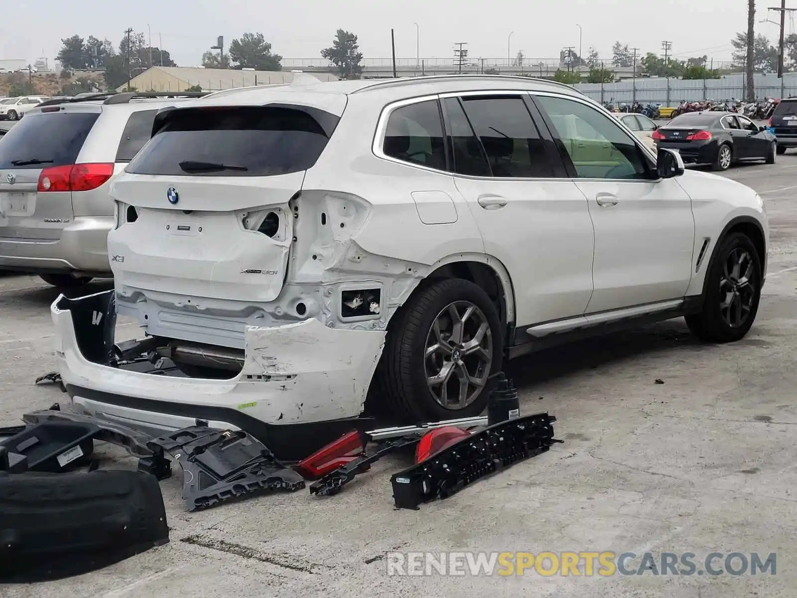 4 Photograph of a damaged car 5UXTY5C04M9F05458 BMW X3 2021