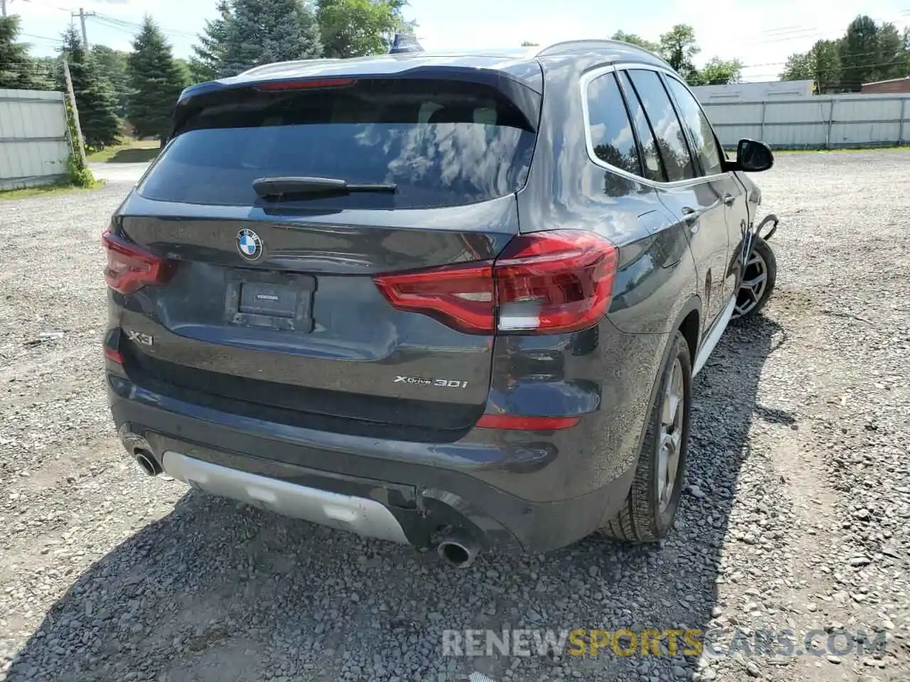 4 Photograph of a damaged car 5UXTY5C04M9H20600 BMW X3 2021