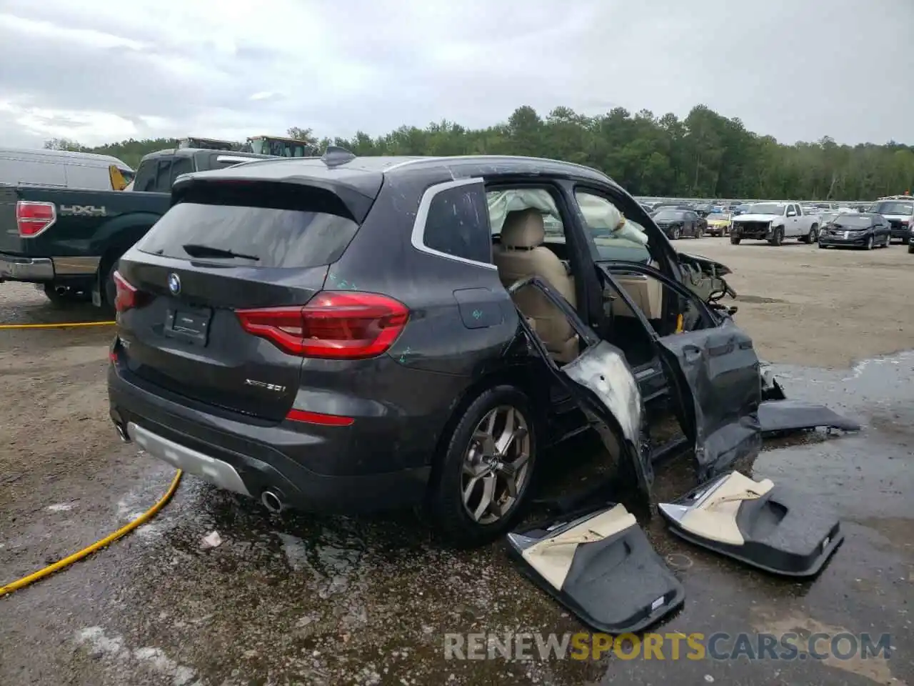 4 Photograph of a damaged car 5UXTY5C05M9G51710 BMW X3 2021