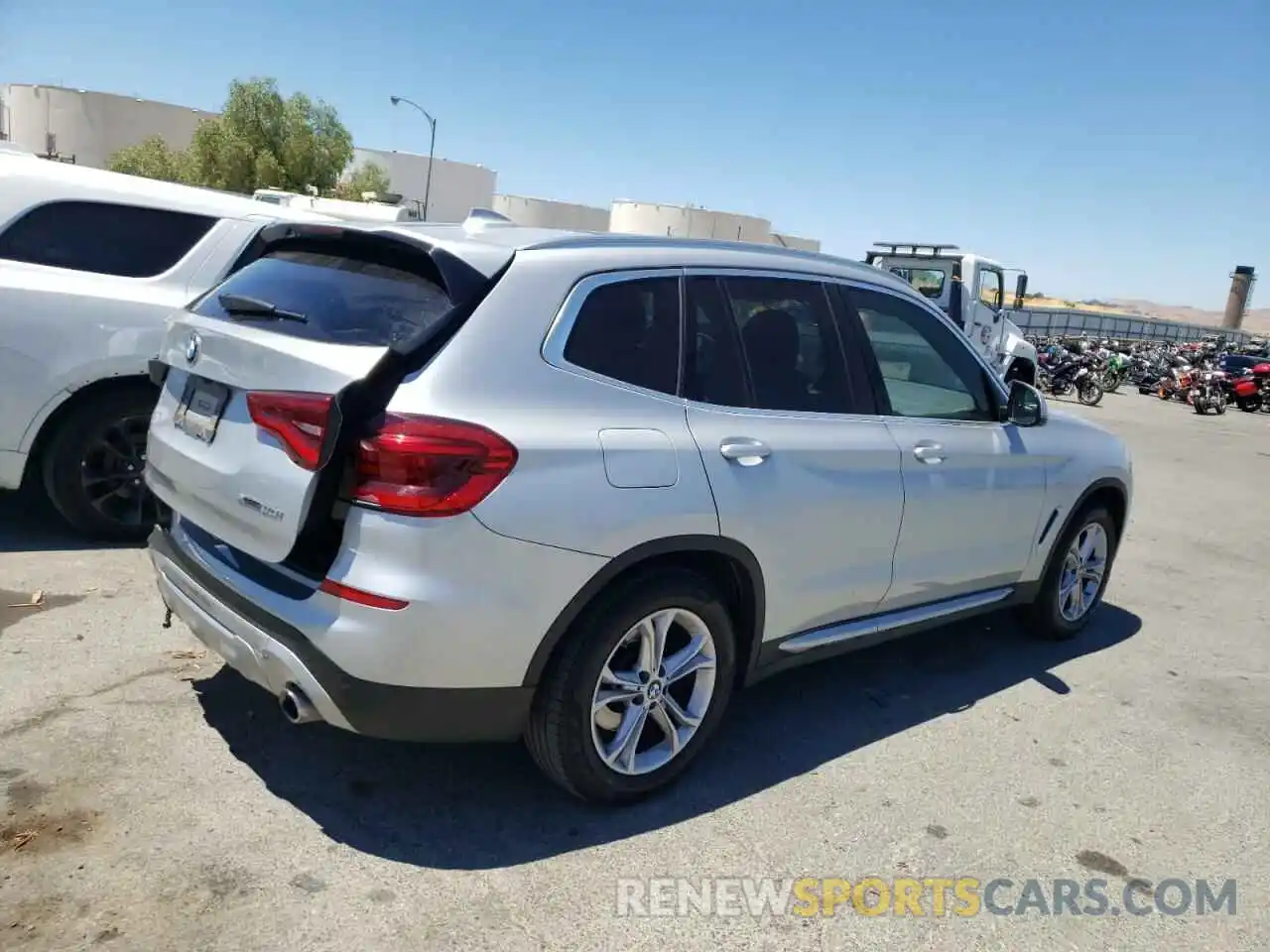 4 Photograph of a damaged car 5UXTY5C05M9H30228 BMW X3 2021