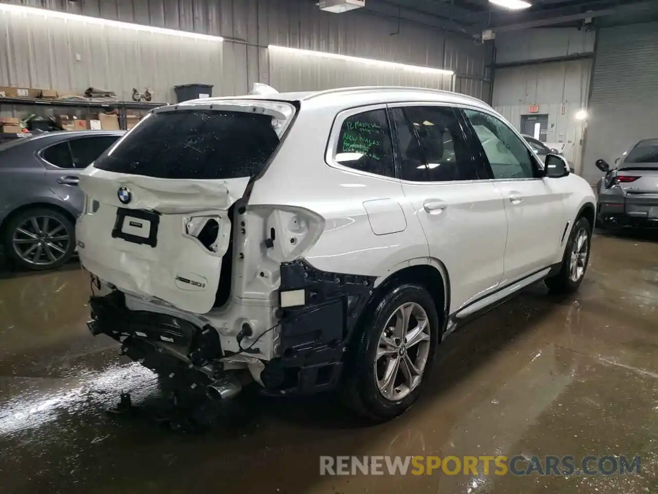3 Photograph of a damaged car 5UXTY5C06M9E22016 BMW X3 2021