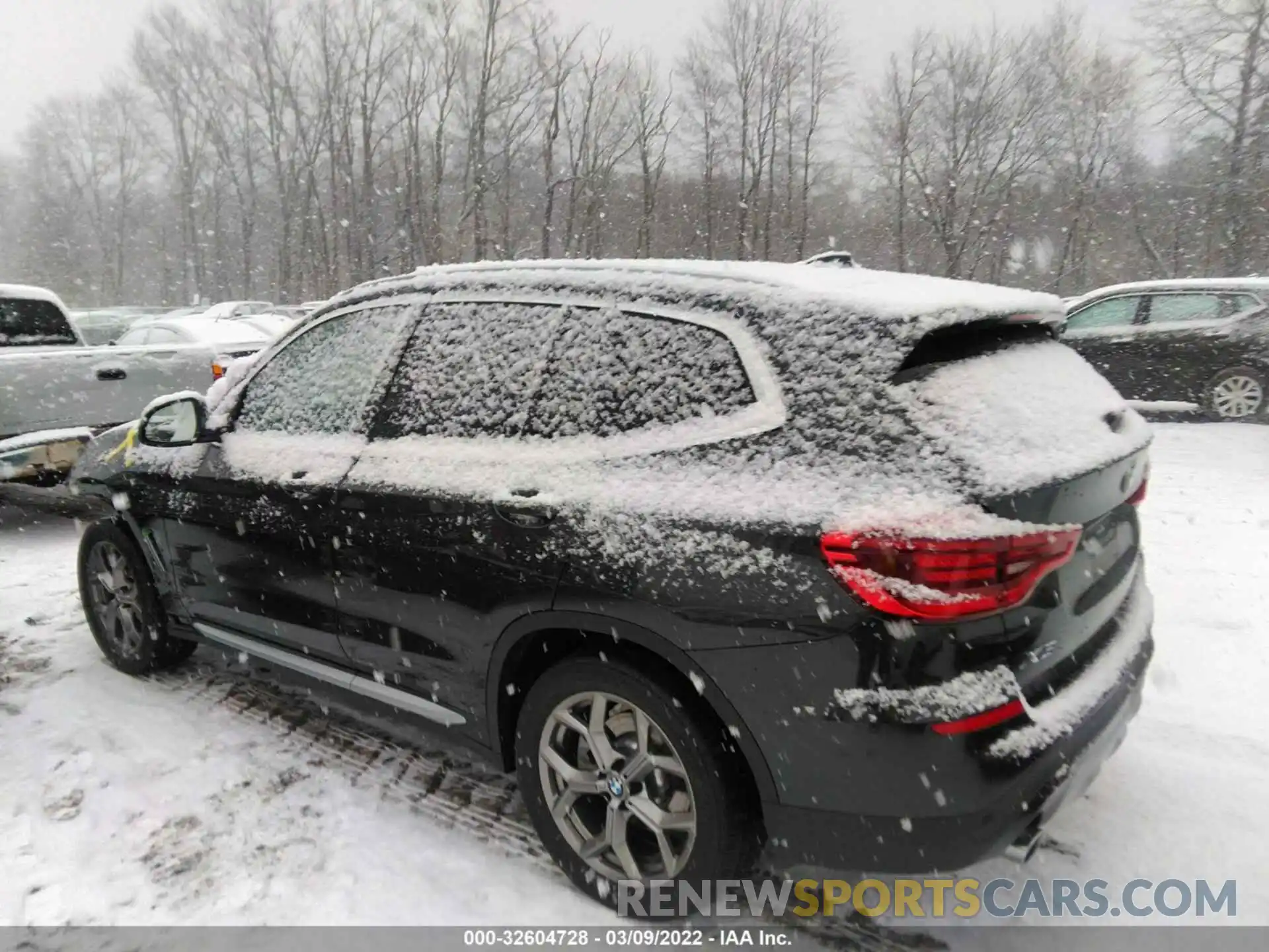 3 Photograph of a damaged car 5UXTY5C08M9F16561 BMW X3 2021