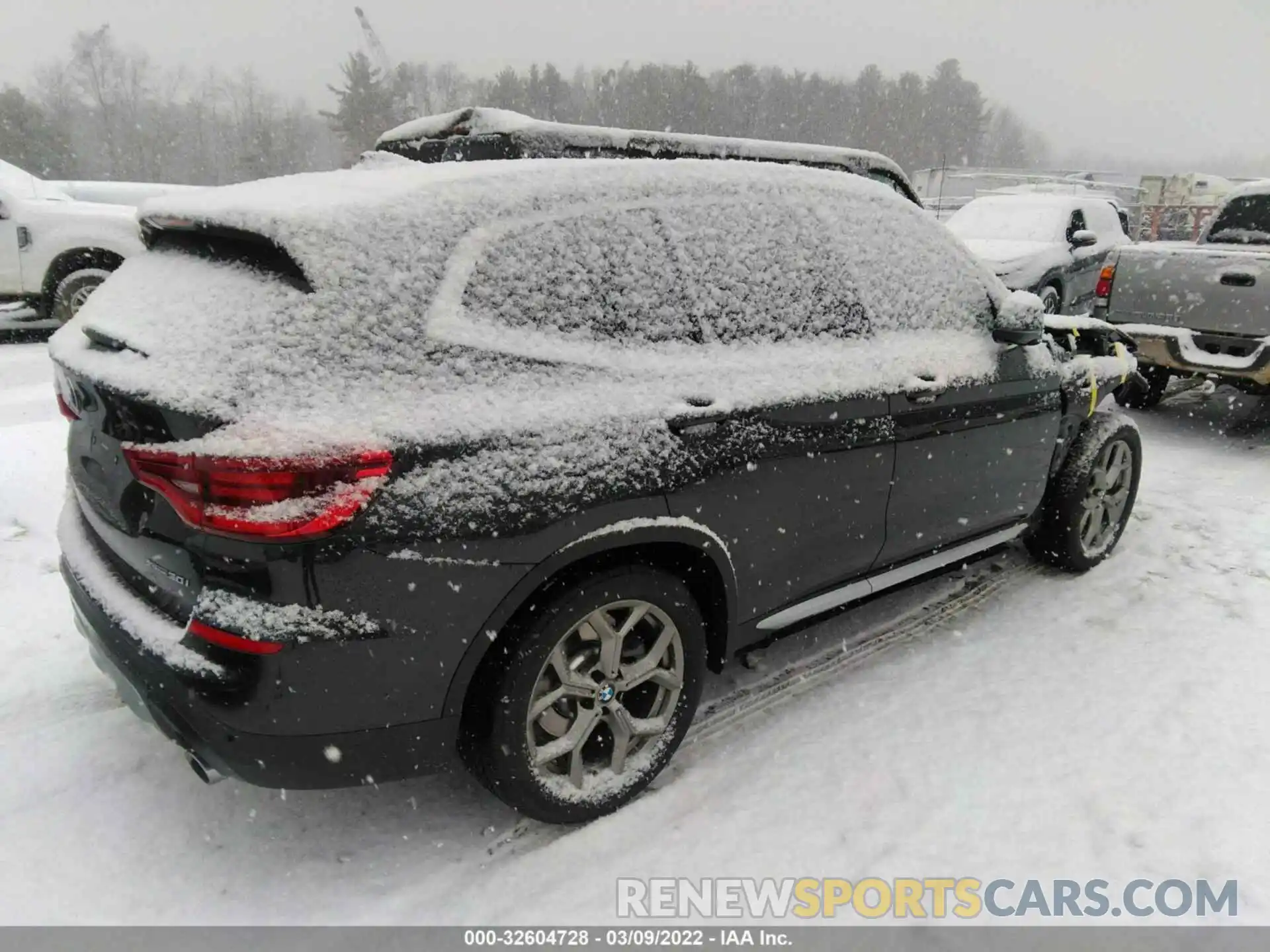 4 Photograph of a damaged car 5UXTY5C08M9F16561 BMW X3 2021